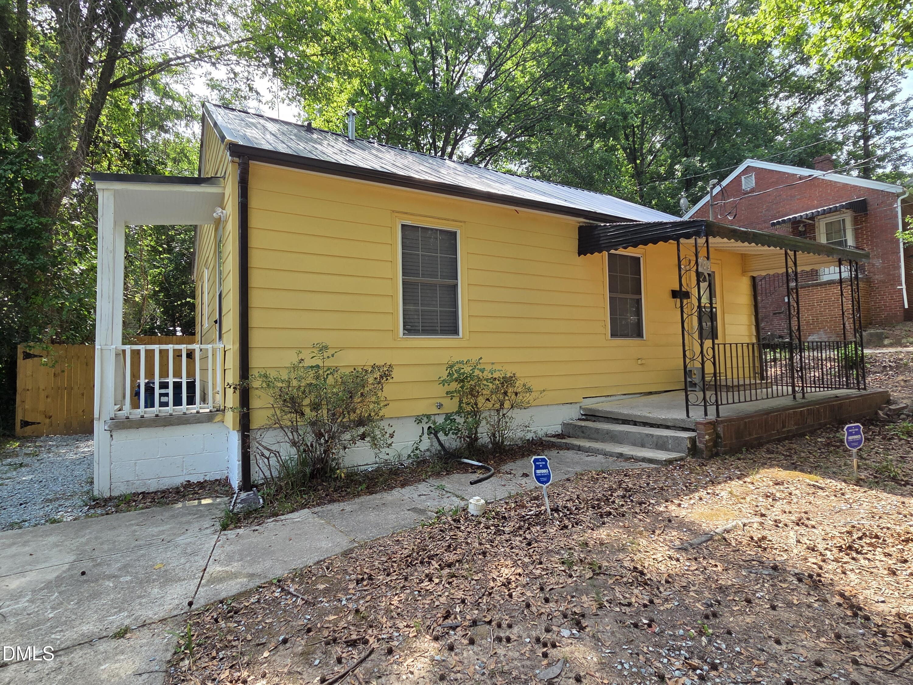 709 S Plum Street Property Photo 1
