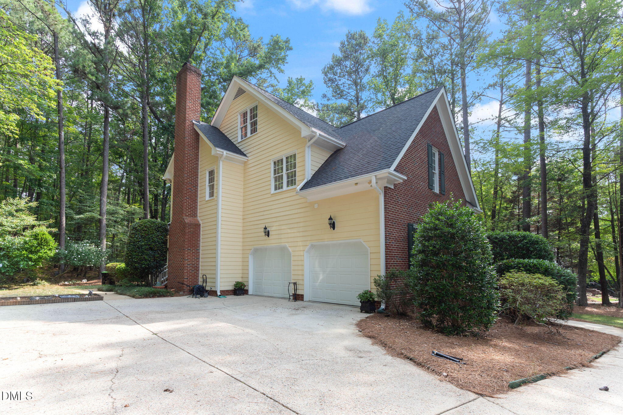 909 Oak Creek Road Property Photo 2