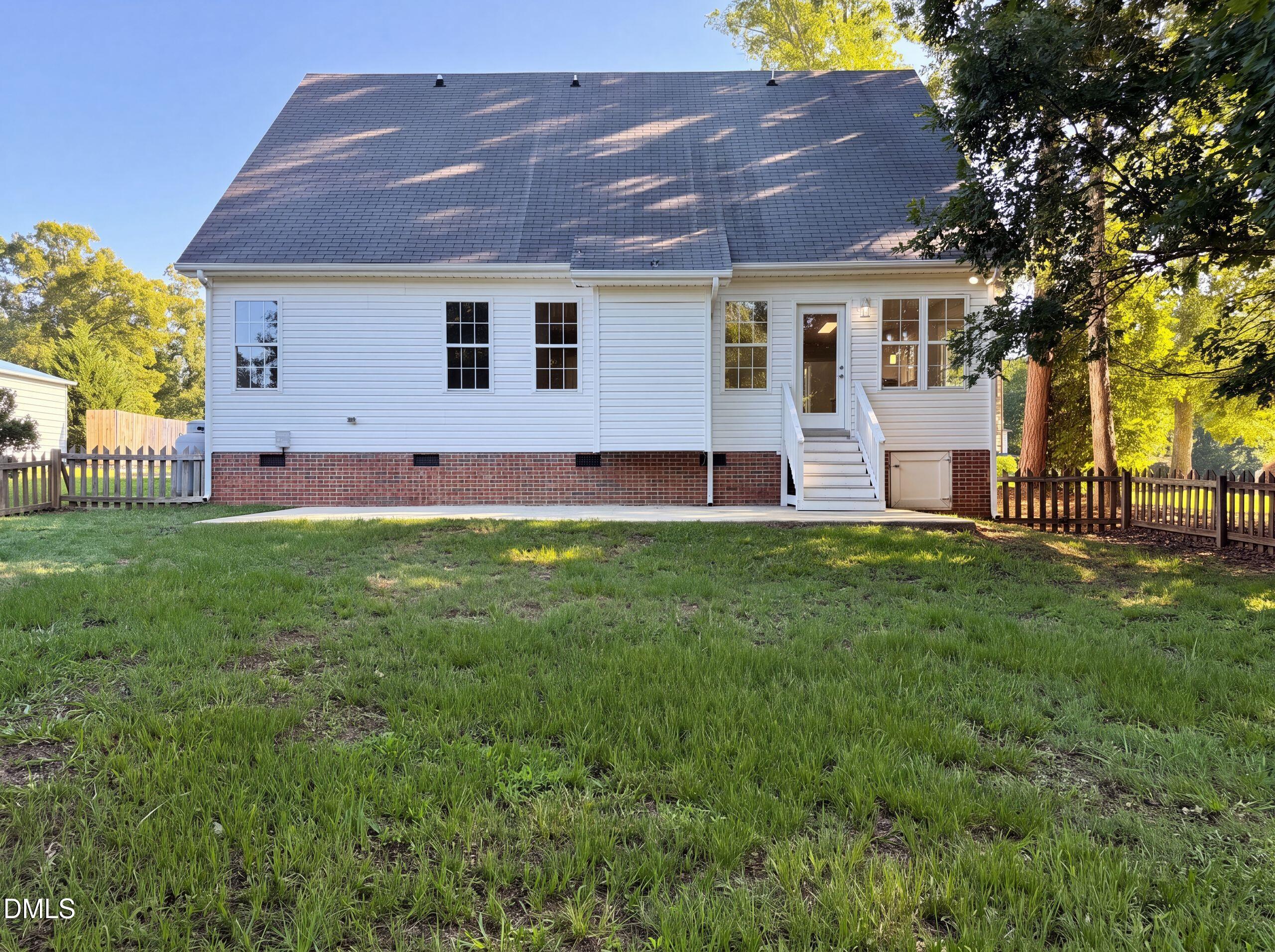104 Kings Court Property Photo 5