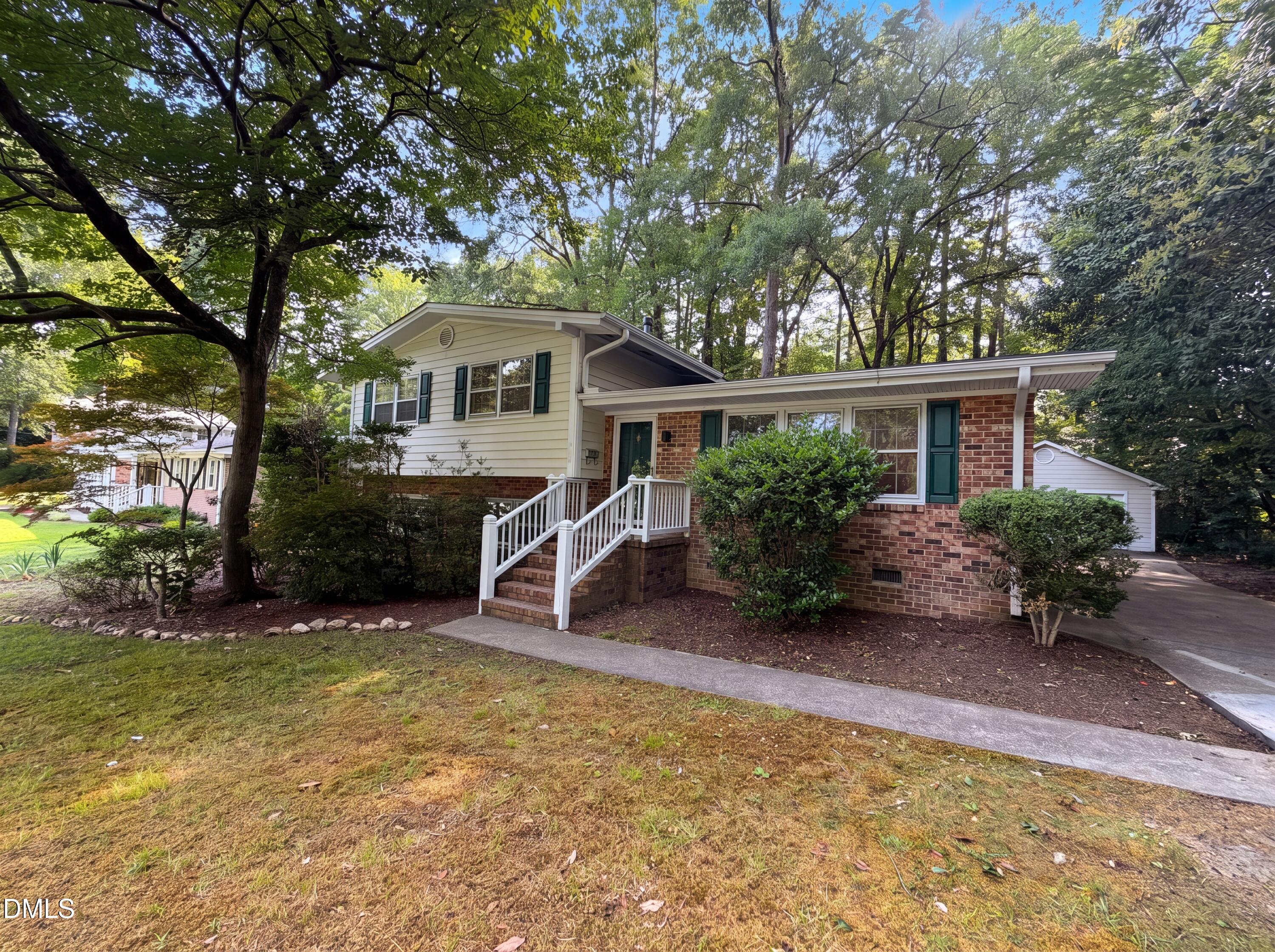 917 Hillview Drive Property Photo 1
