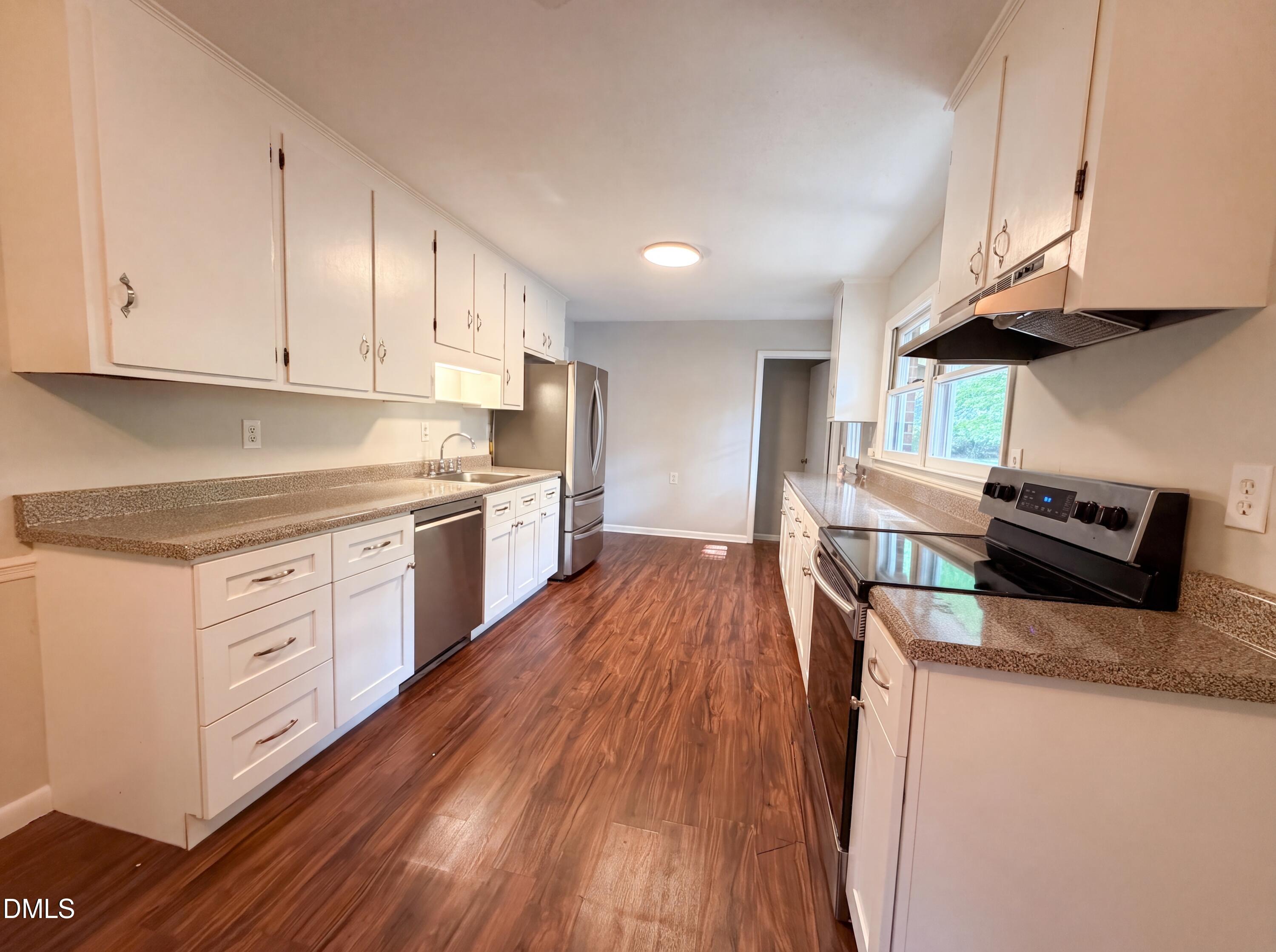 917 Hillview Drive Property Photo 3
