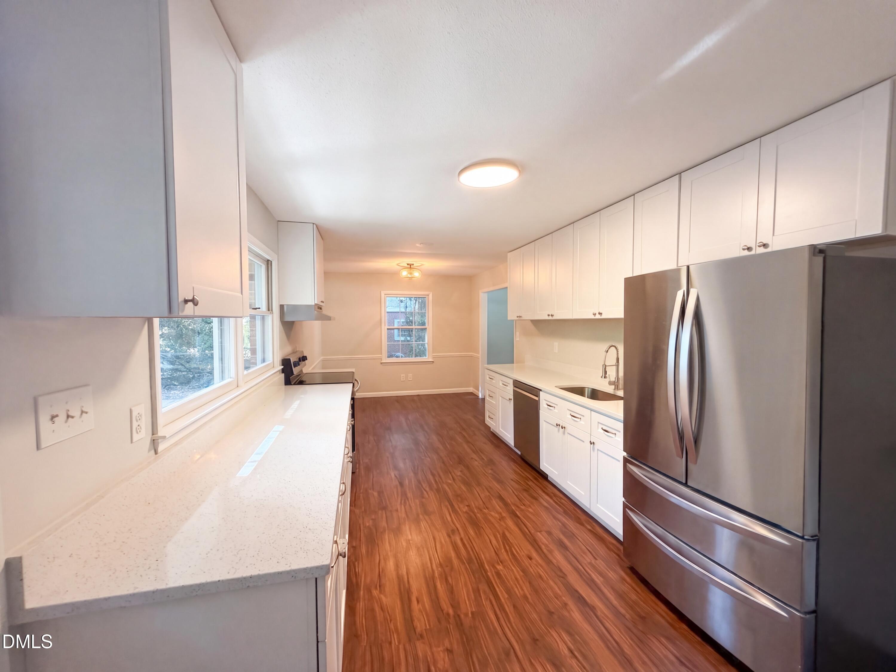 917 Hillview Drive Property Photo 3