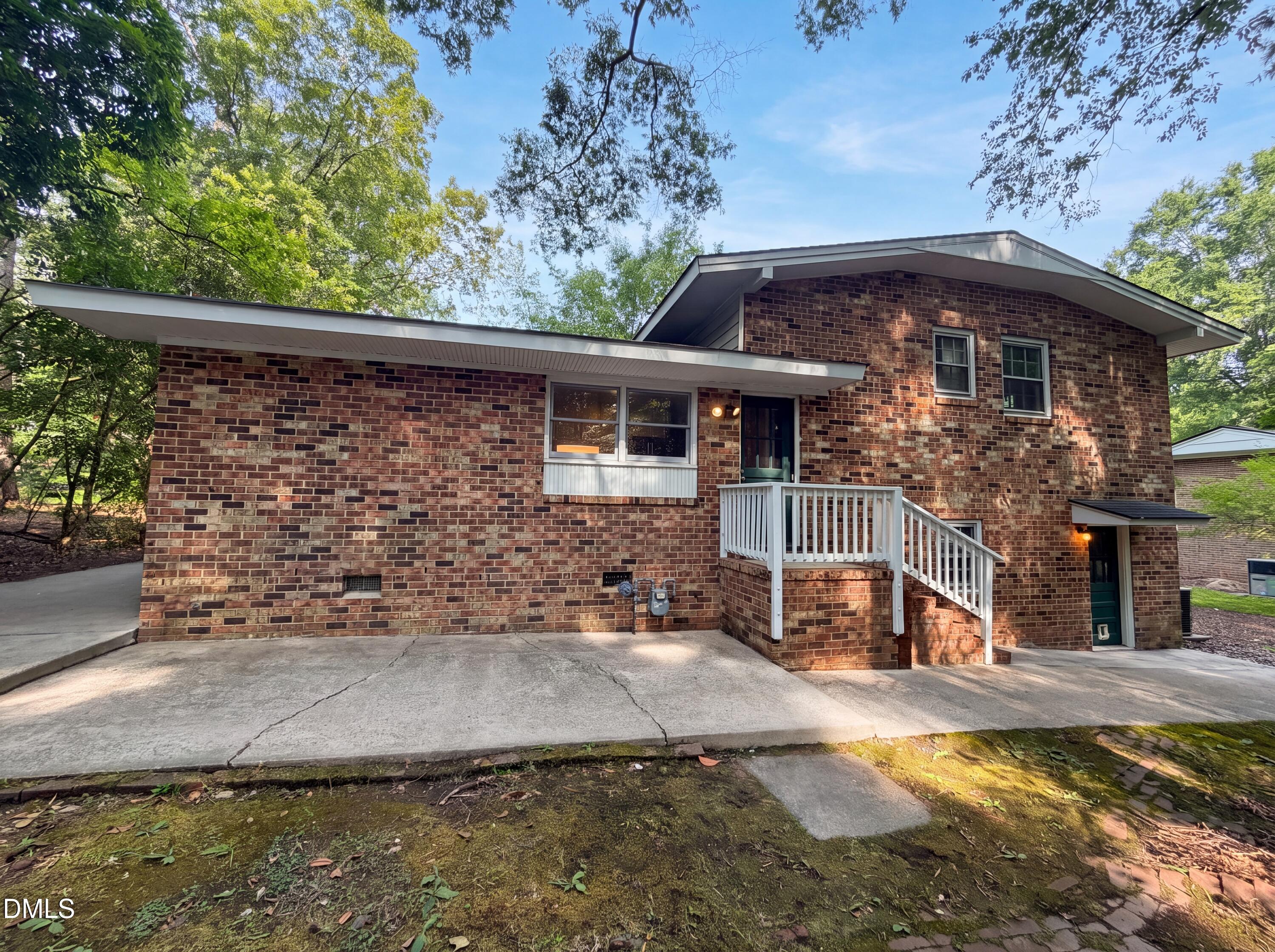 917 Hillview Drive Property Photo 5