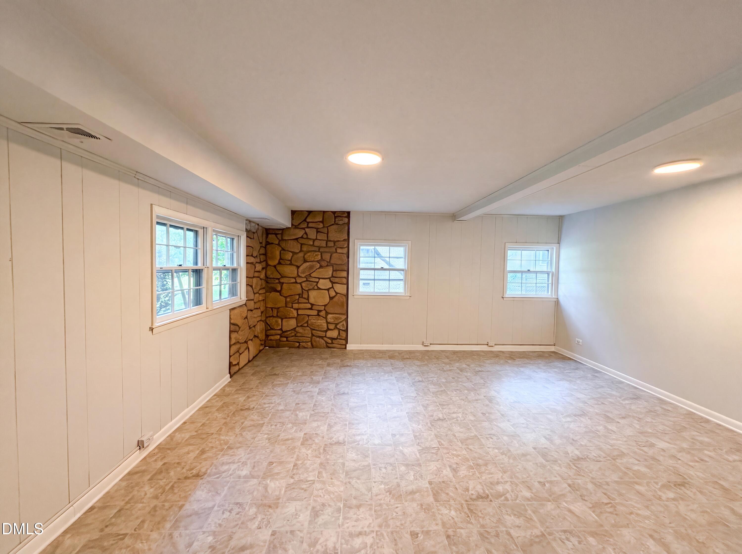 917 Hillview Drive Property Photo 12
