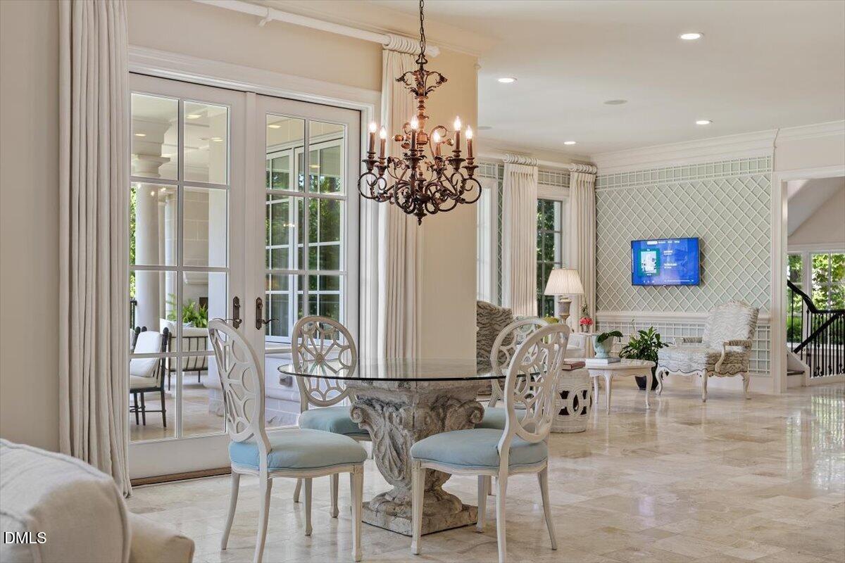 1015 Venetian Court Property Photo 23
