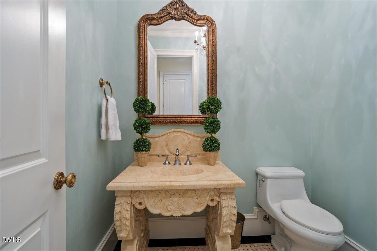 1015 Venetian Court Property Photo 43
