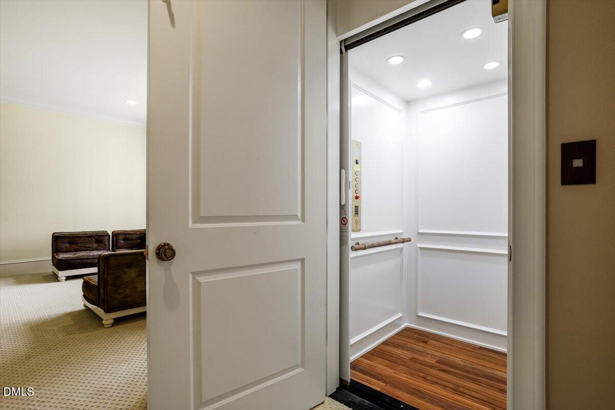 1015 Venetian Court Property Photo 84