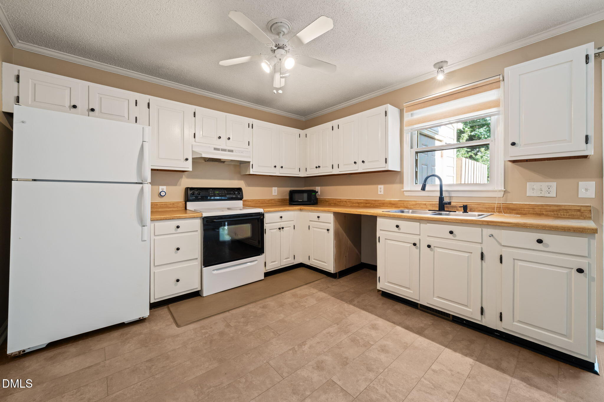 6575 English Oaks Drive Property Photo 6