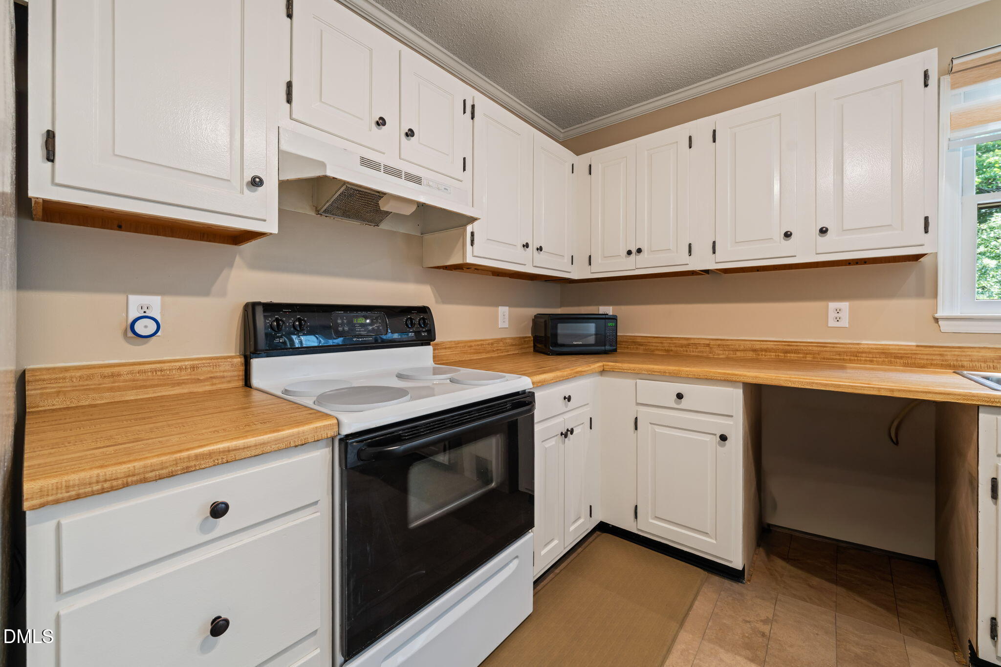 6575 English Oaks Drive Property Photo 9