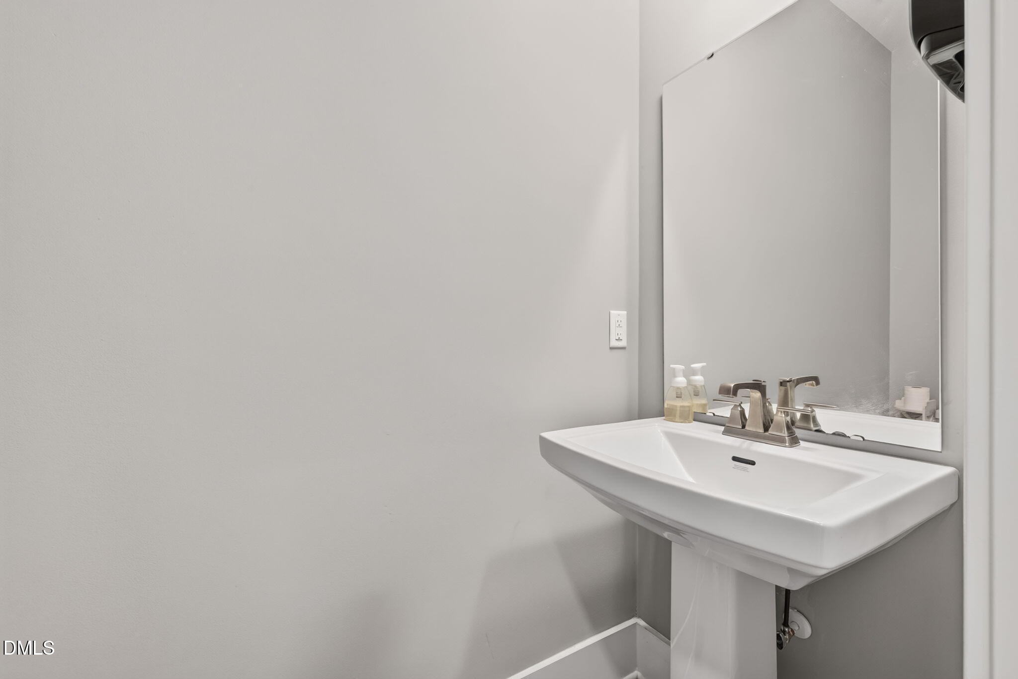 58 Arrezzo Drive Property Photo 24