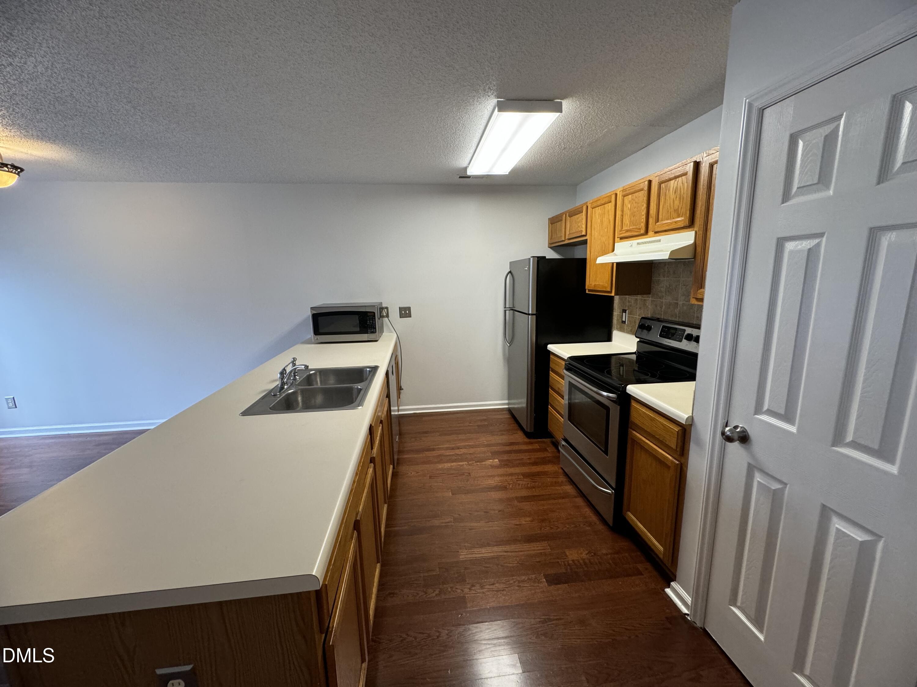 4804 Tanglewood Oaks Street Property Photo 3