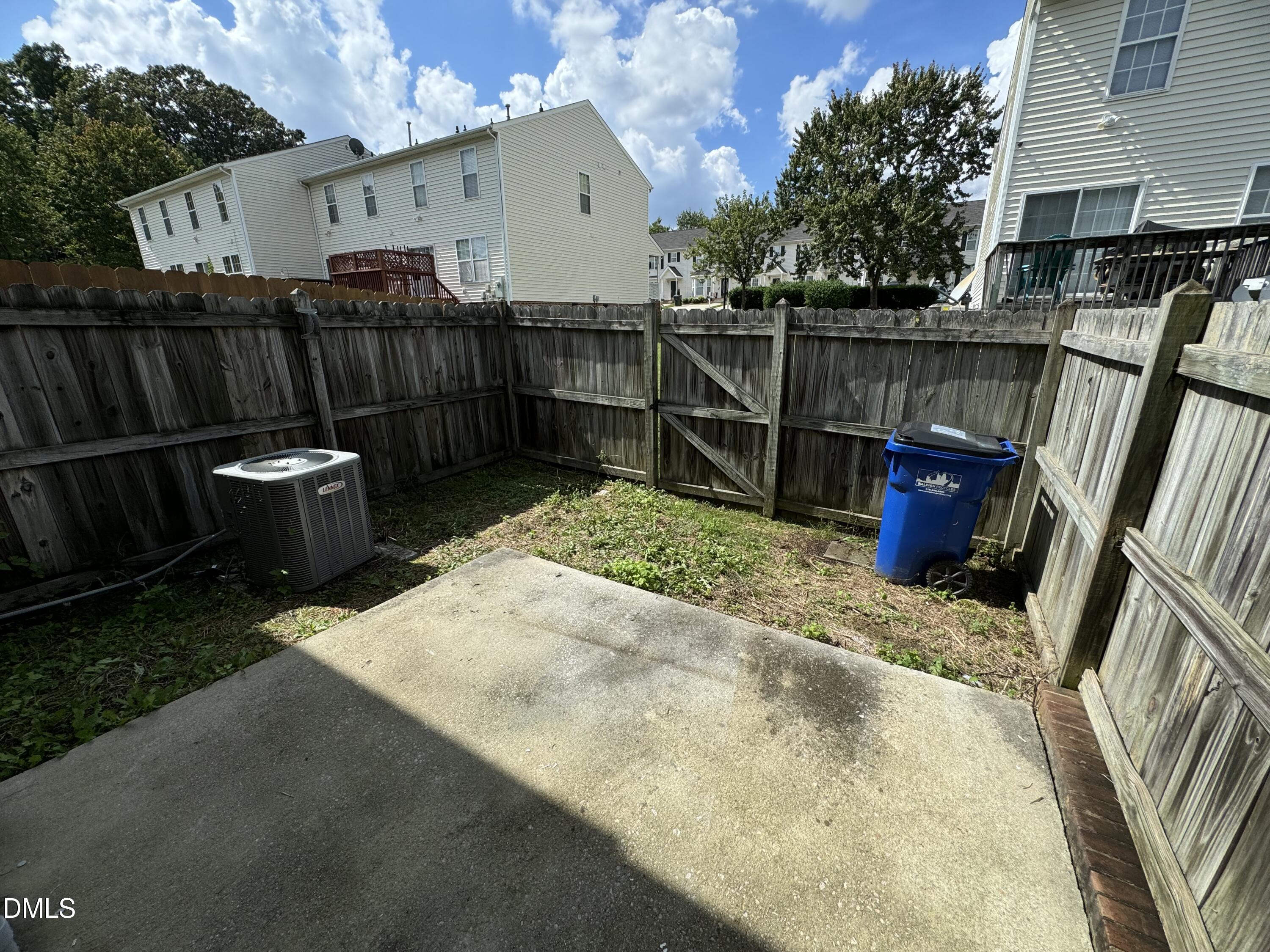 4804 Tanglewood Oaks Street Property Photo 5