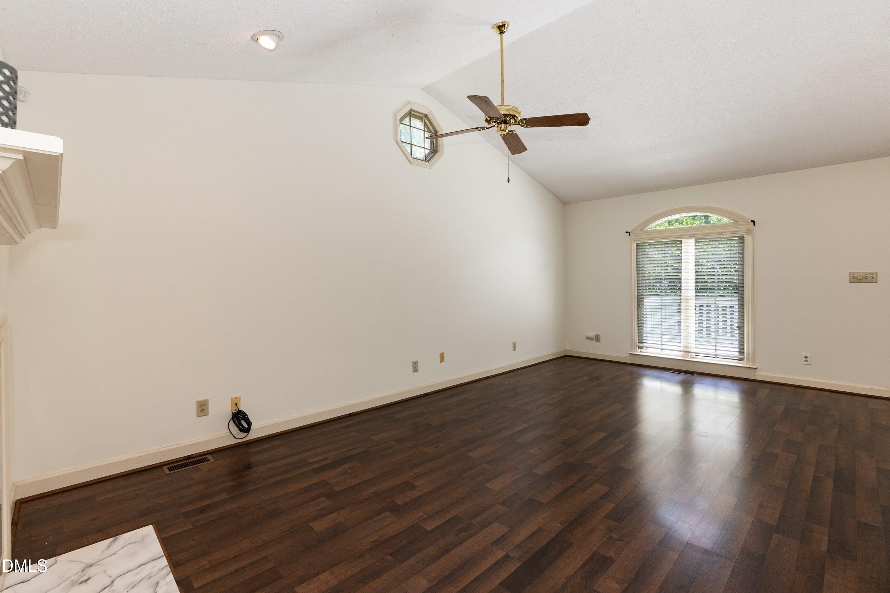 5604 Spring Pines Way Property Photo 3
