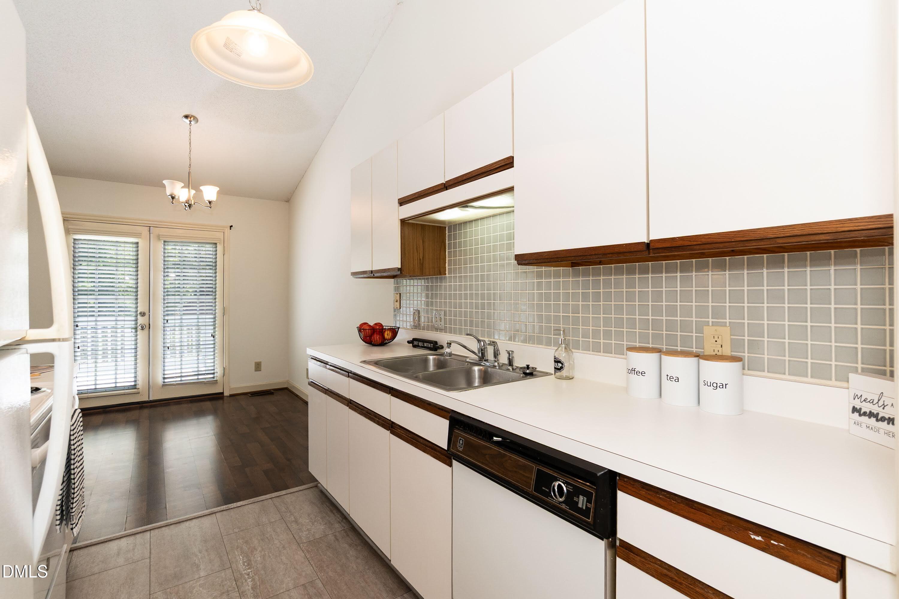 5604 Spring Pines Way Property Photo 8