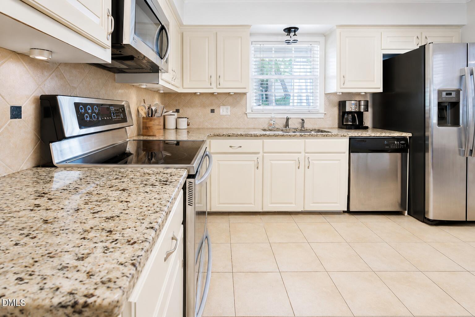 1901 Hillock Drive Property Photo 4