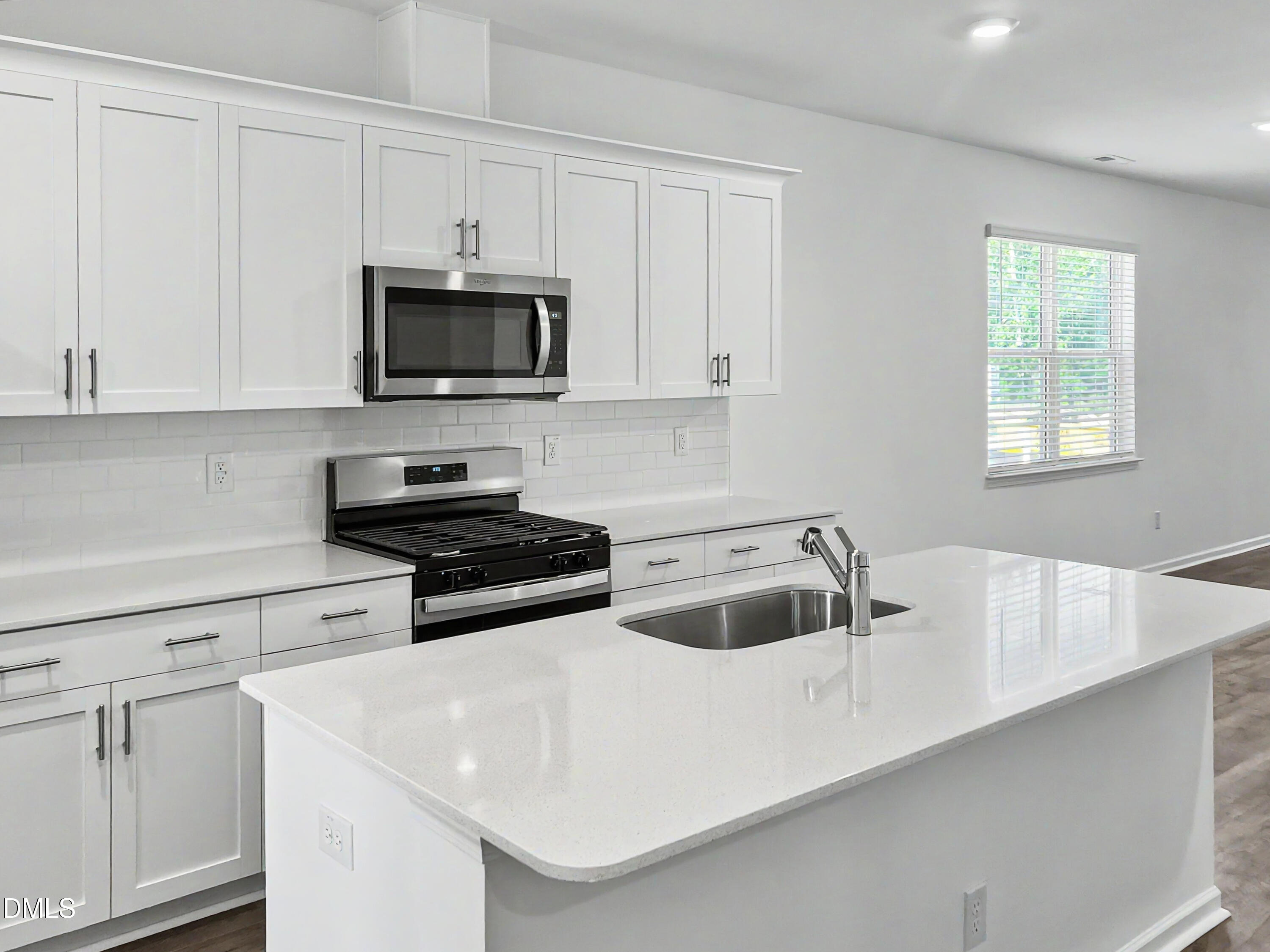 1404 Jasmine View Way Property Photo 5