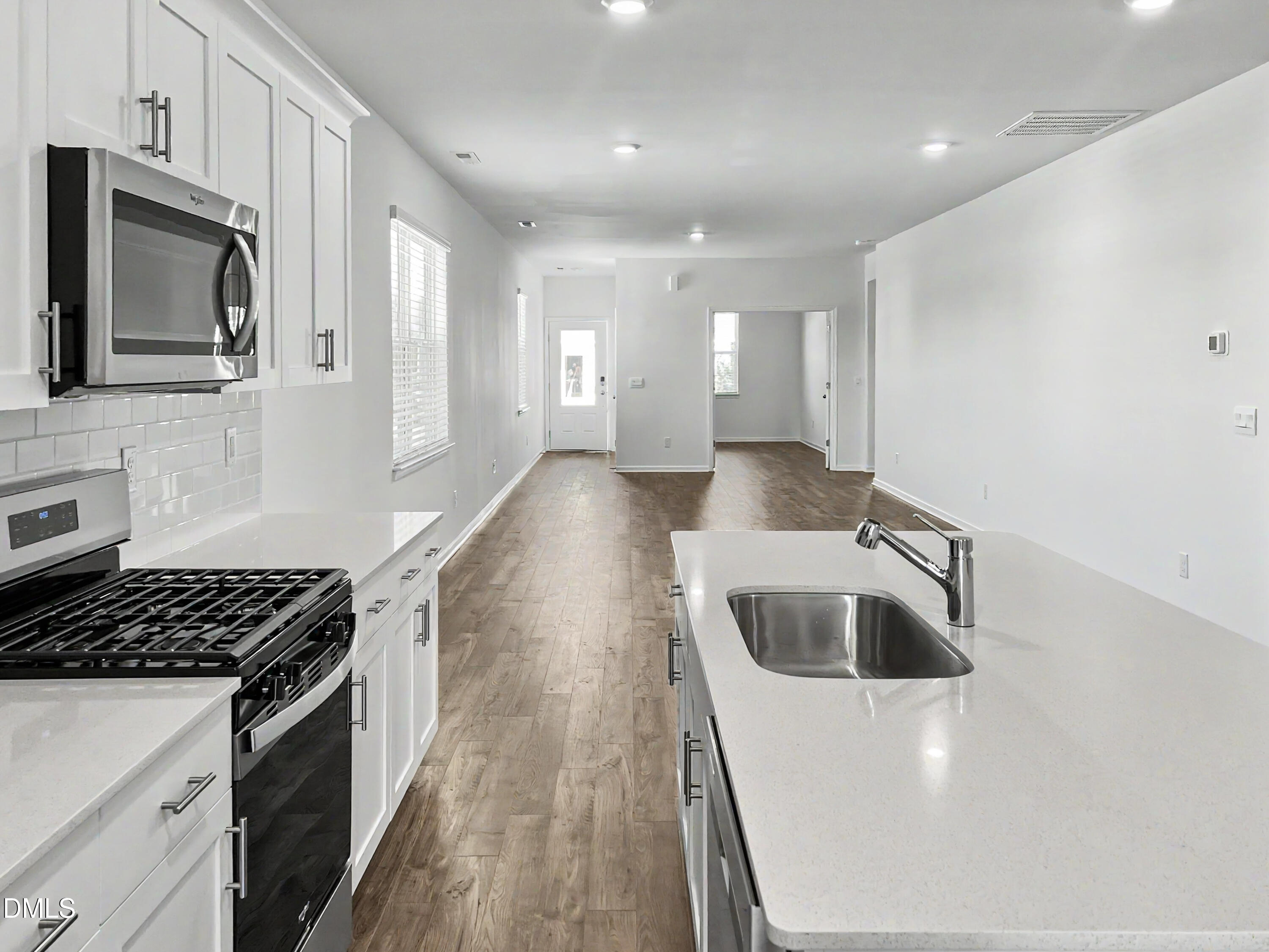 1404 Jasmine View Way Property Photo 6