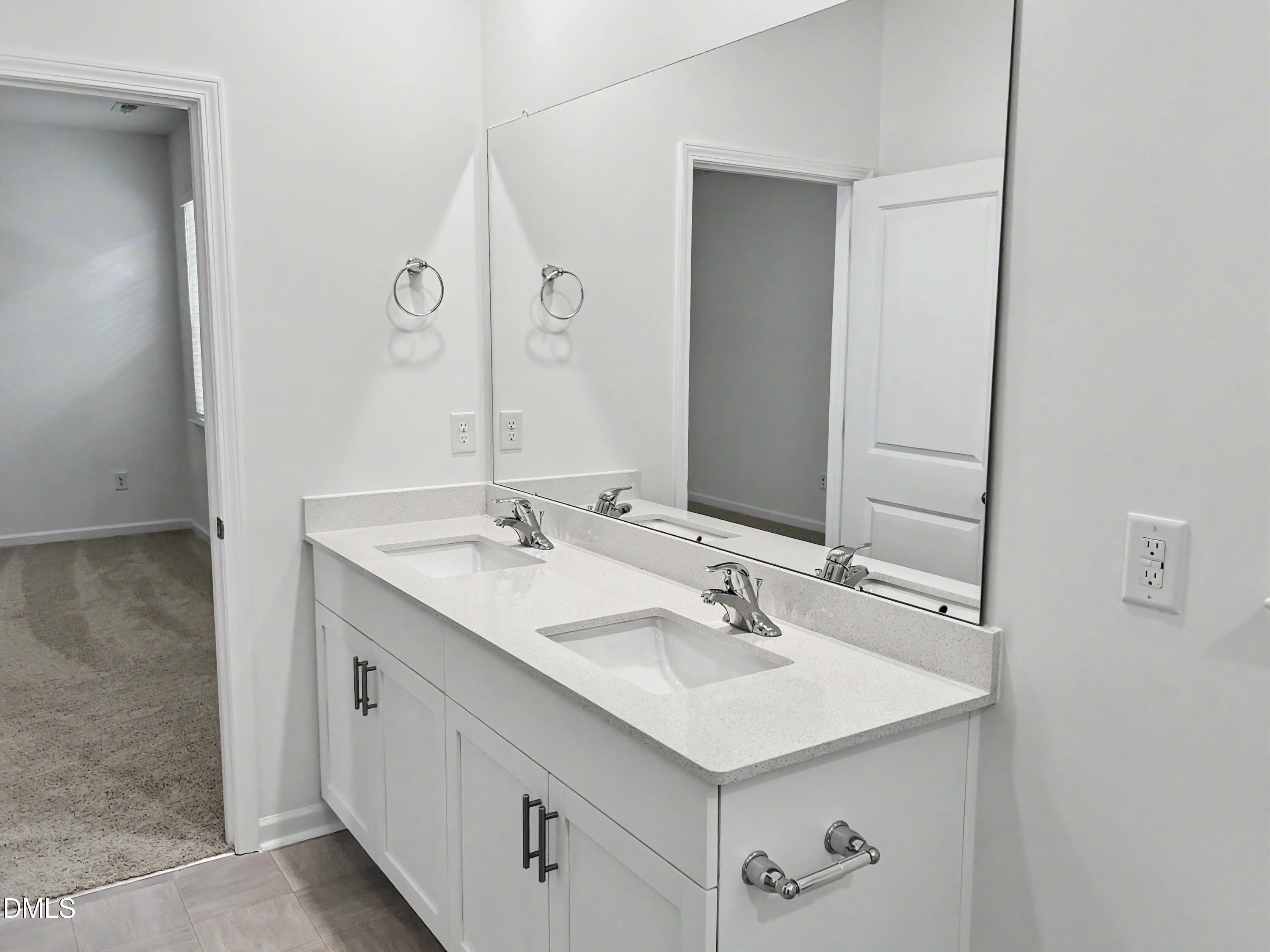 1404 Jasmine View Way Property Photo 13