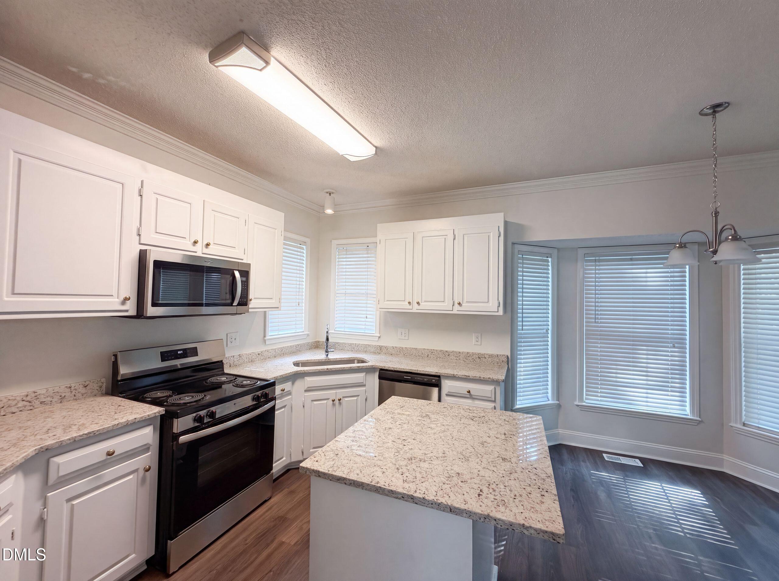 6113 Remington Lake Drive Property Photo 2