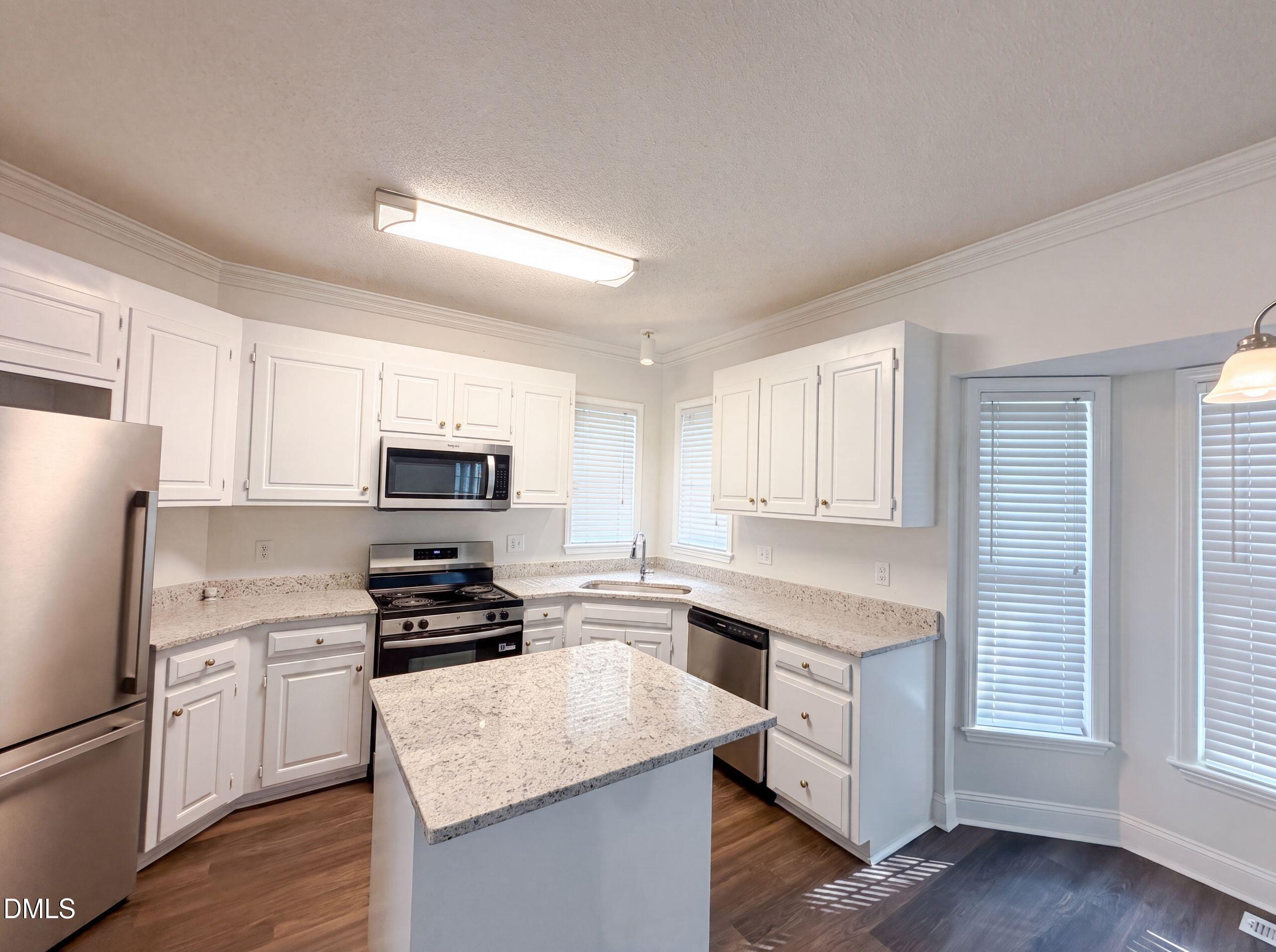 6113 Remington Lake Drive Property Photo 6