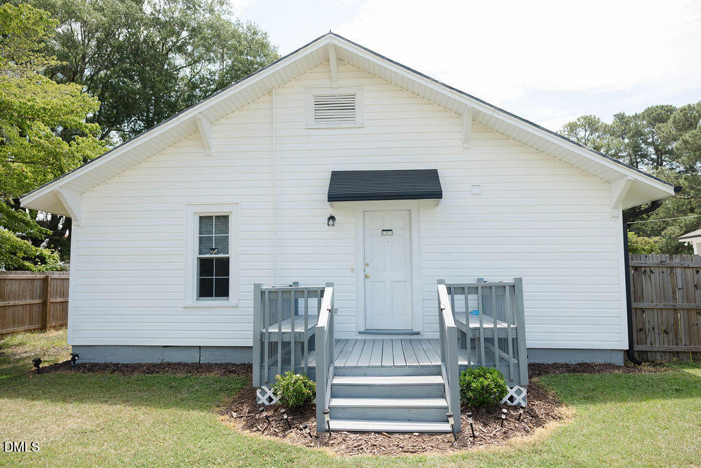 706 S Magnolia Property Photo 4
