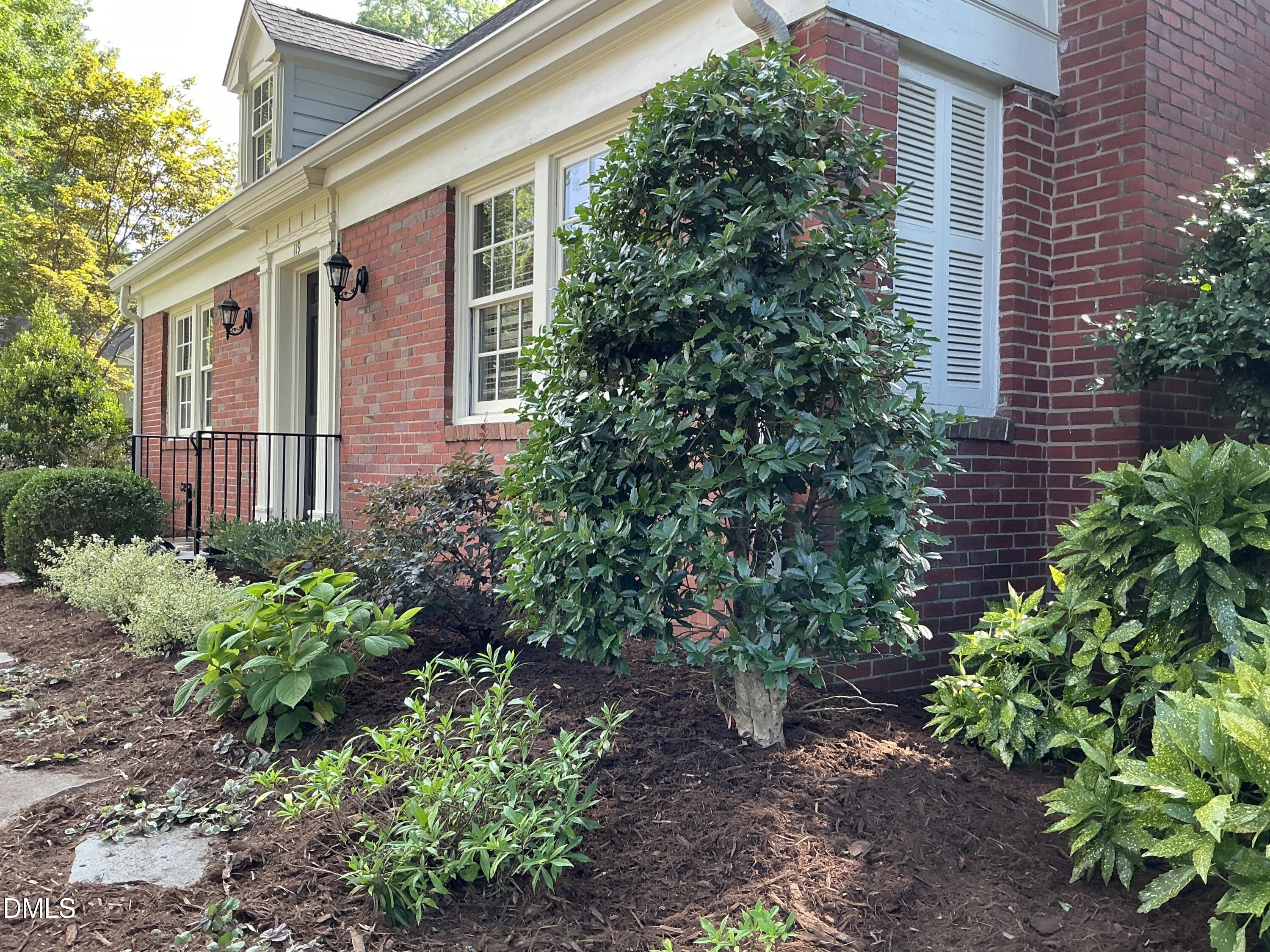 119 Montgomery Street Property Photo 3