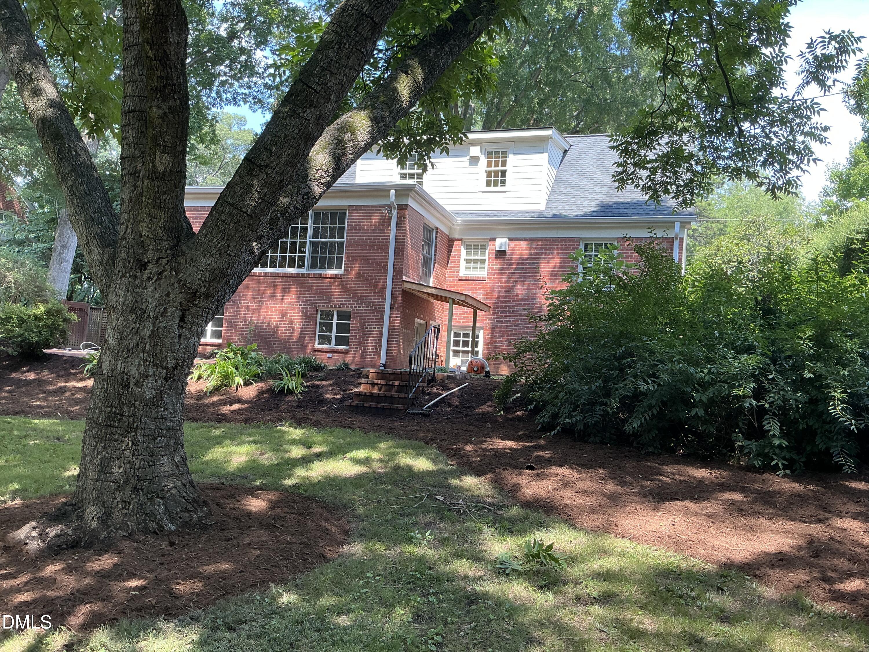 119 Montgomery Street Property Photo 4