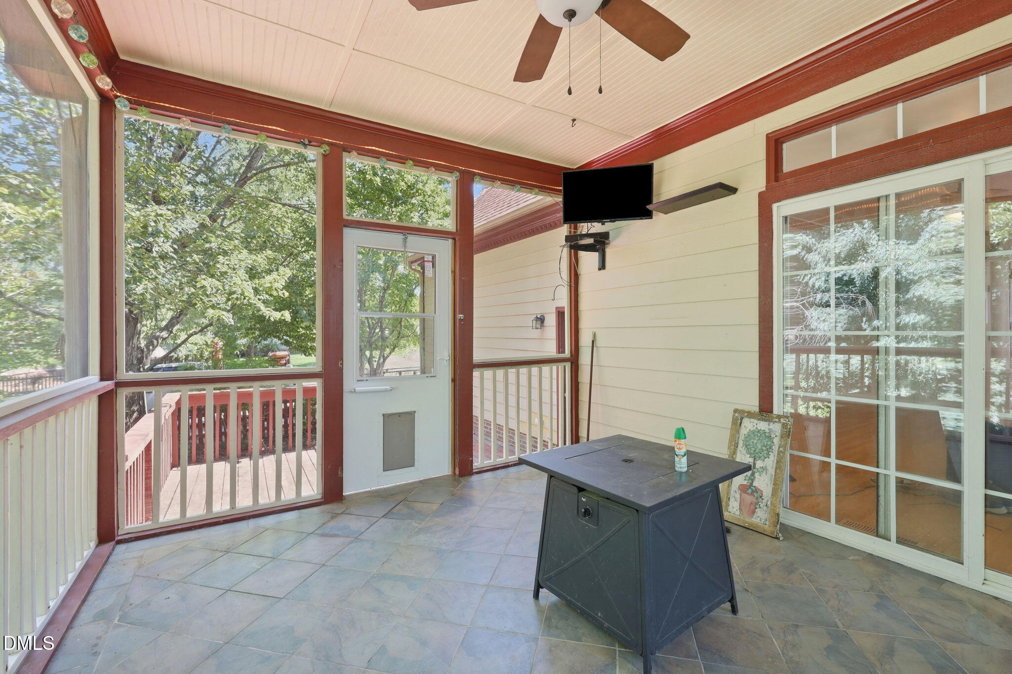 1500 Town Home Drive Property Photo 23
