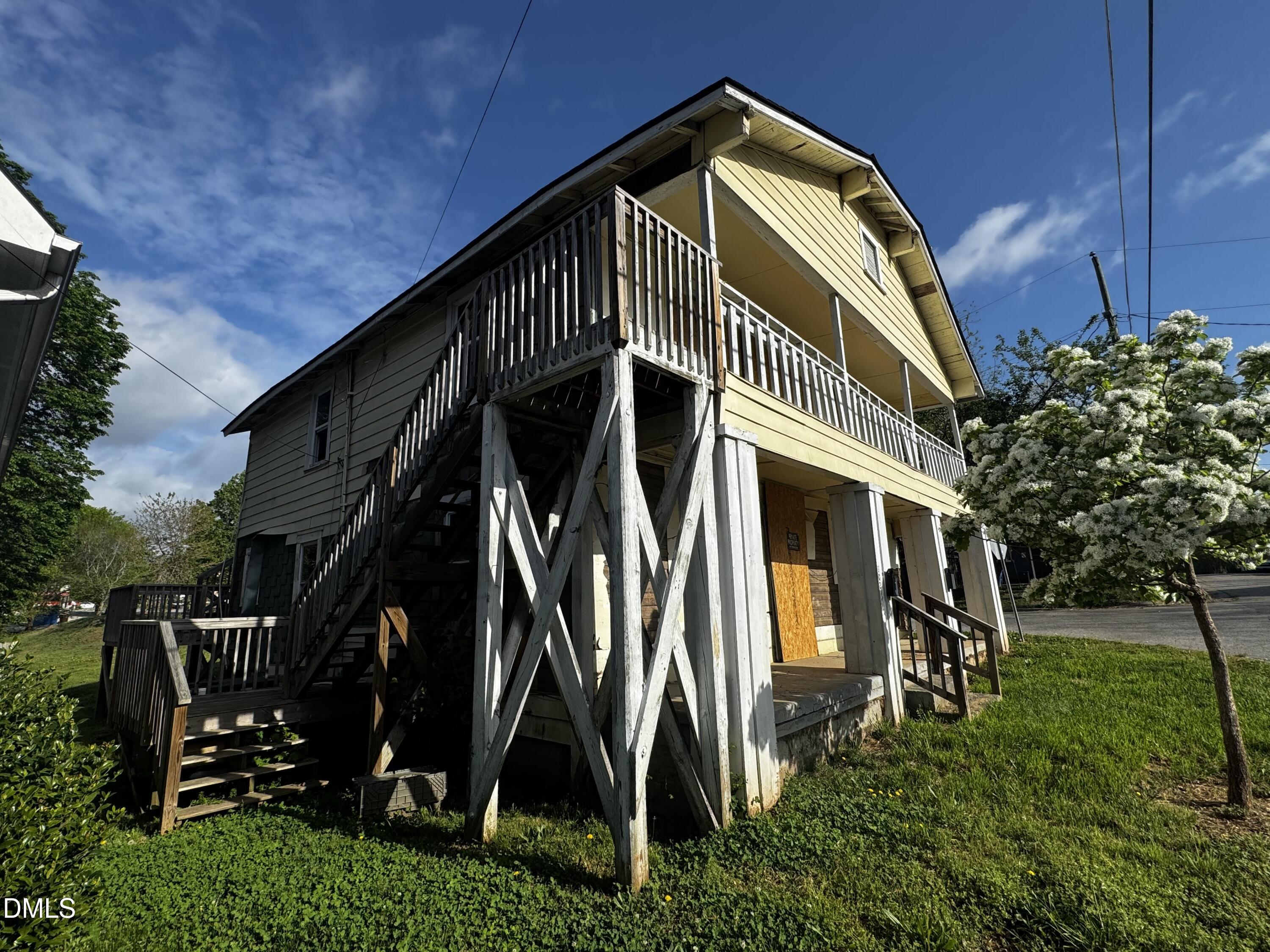 102 S Fisher Street Property Photo 3