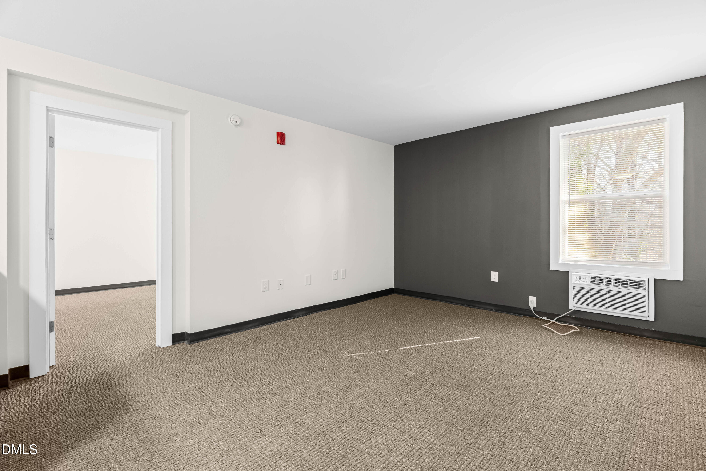5104 Hollyridge Drive 101 Property Photo 4
