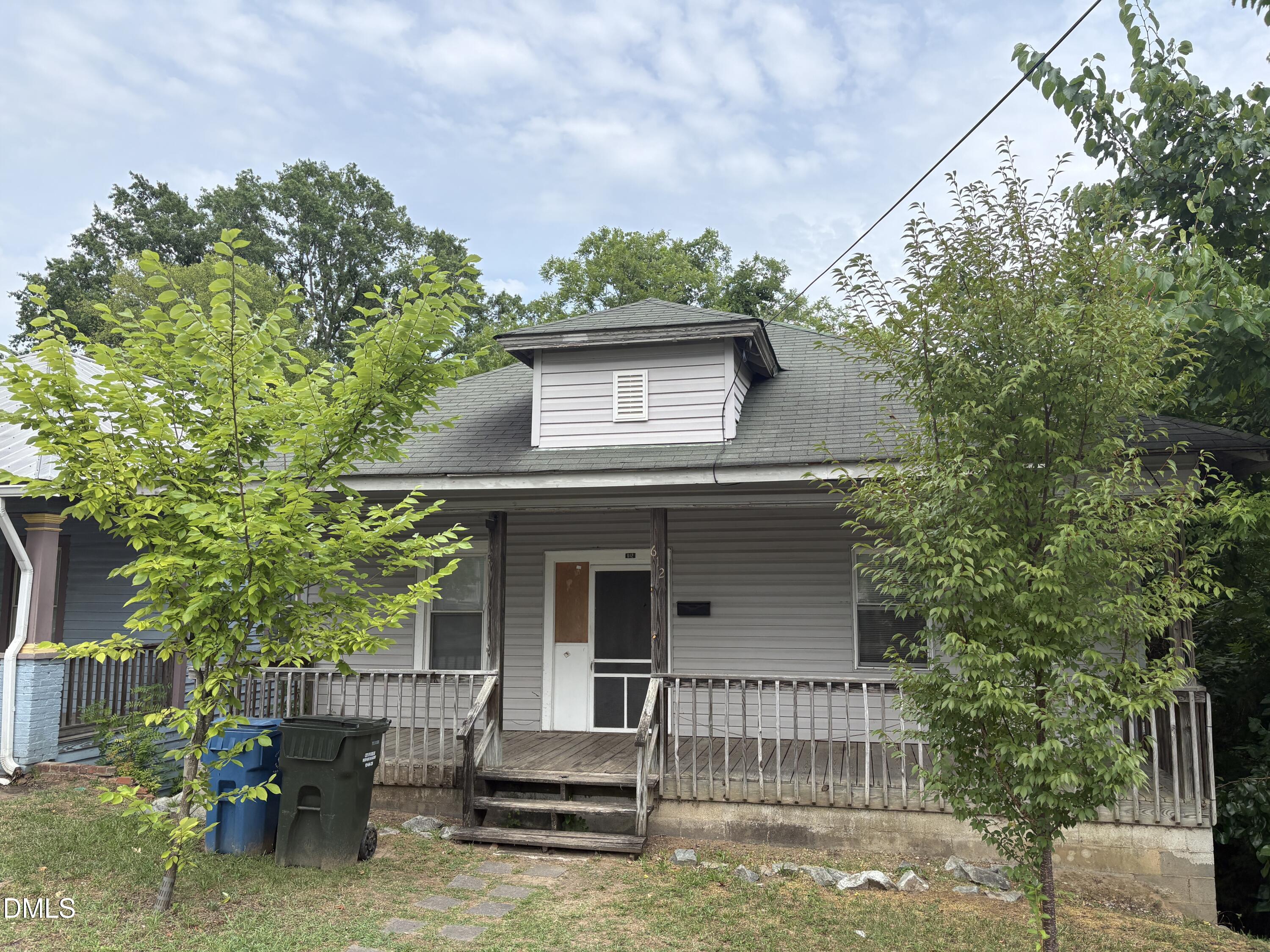 612 N Queen Street Property Photo 1