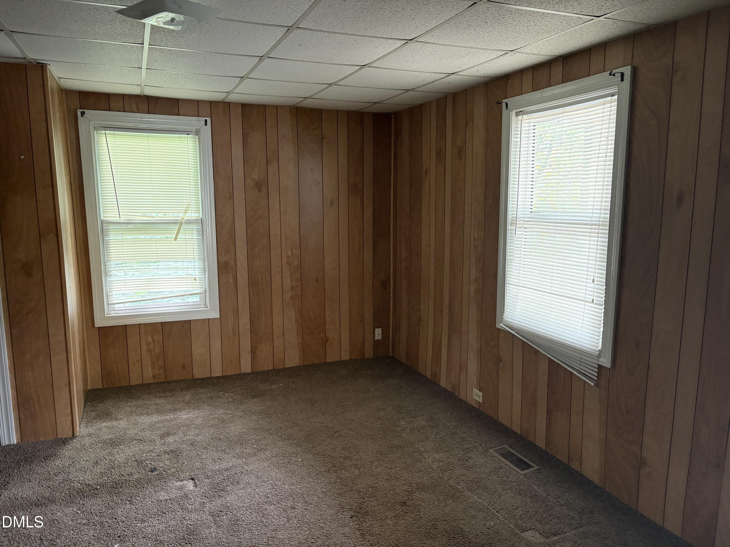 612 N Queen Street Property Photo 4