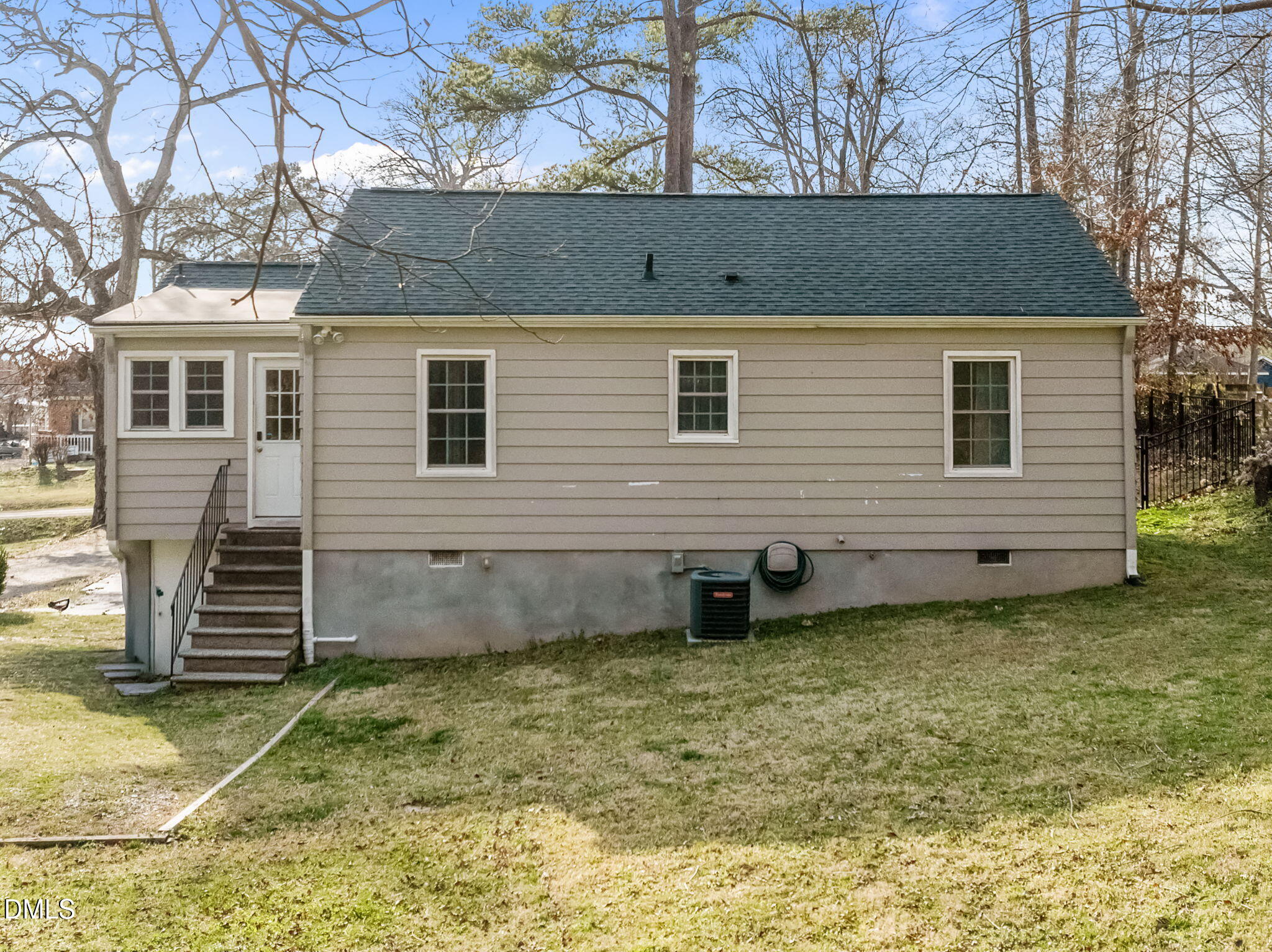 212 Southerland Street Property Photo 4