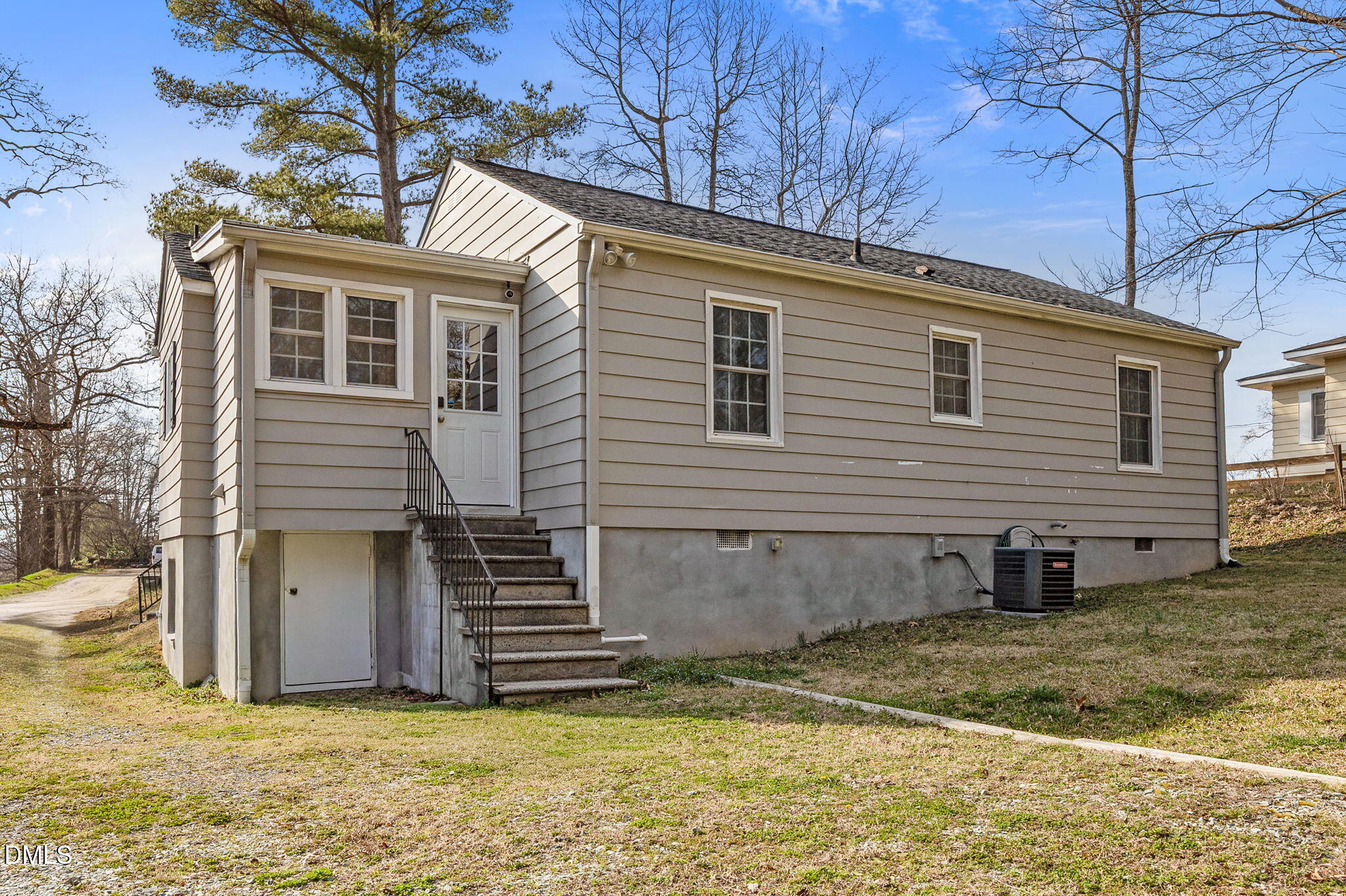 212 Southerland Street Property Photo 5
