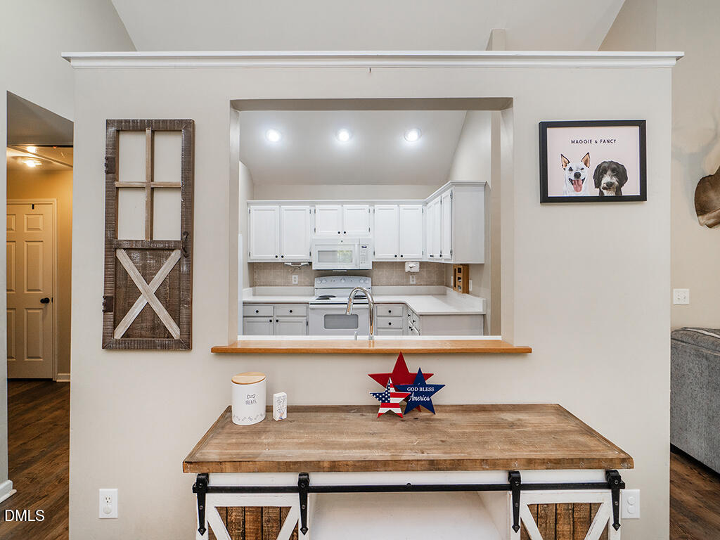 8553 Black Walnut Court Property Photo 14