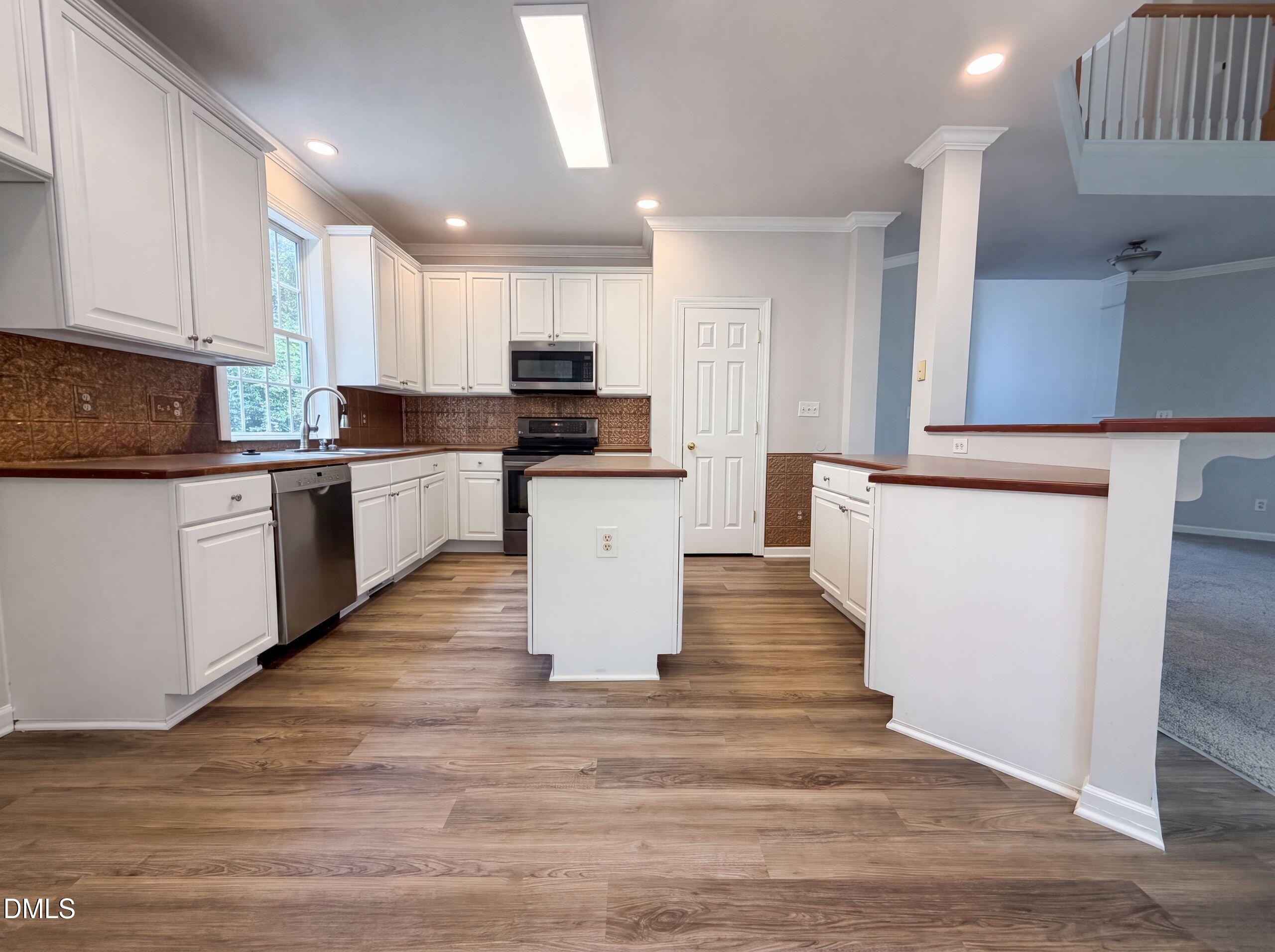 1487 Big Leaf Loop Property Photo 2