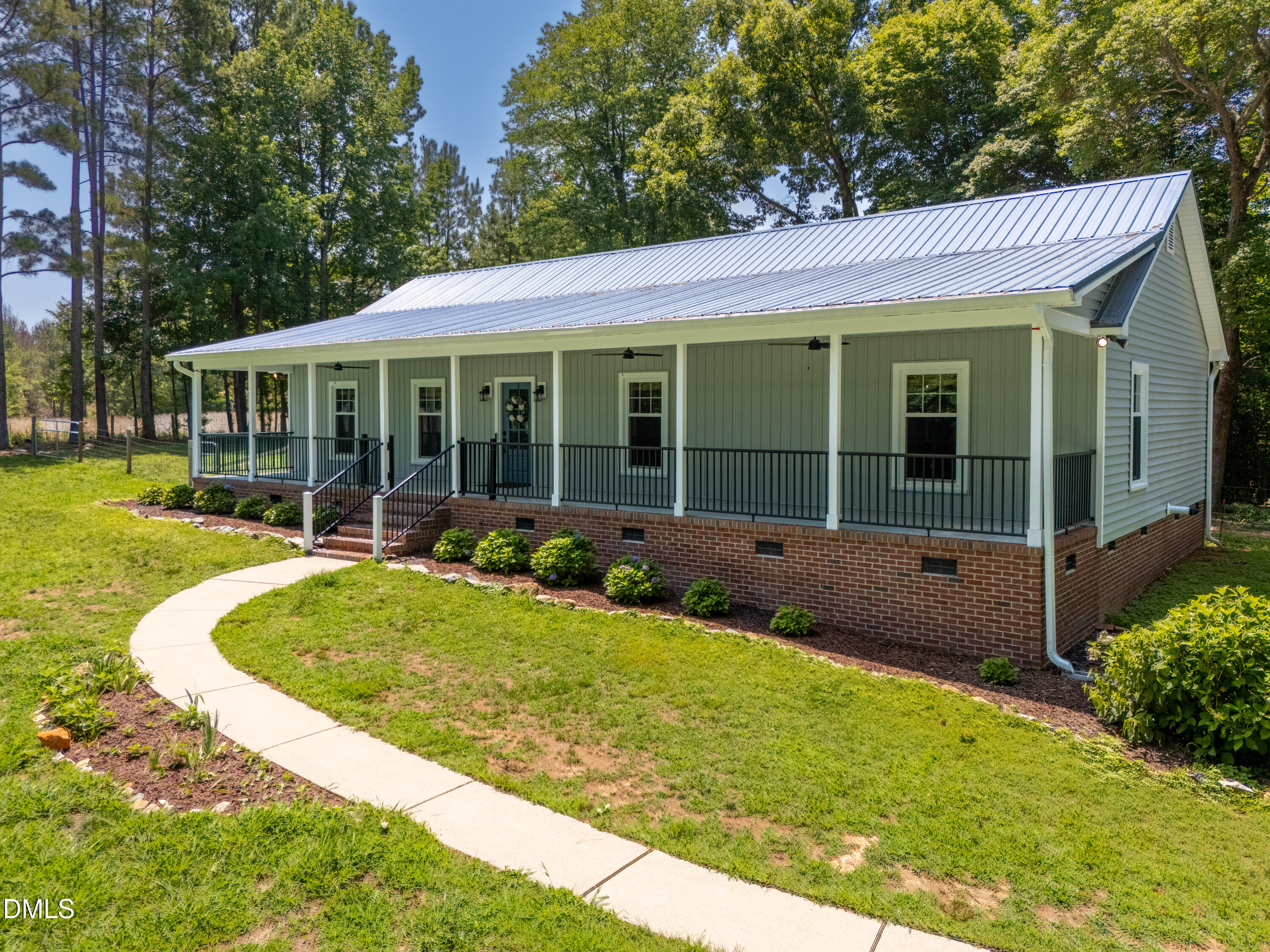 2714 White Smith Road Property Photo 1