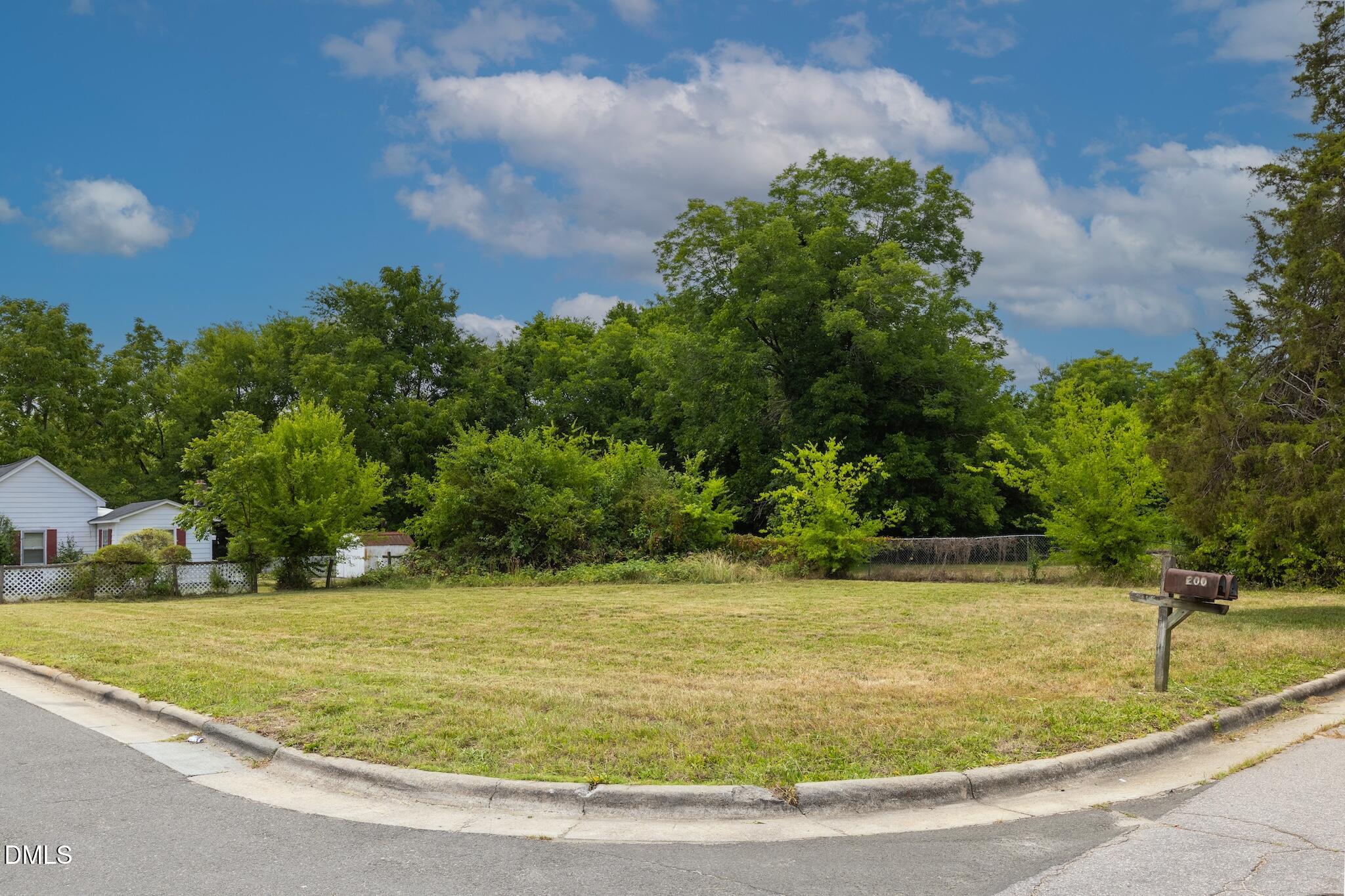 613 Broad Street Property Photo 2