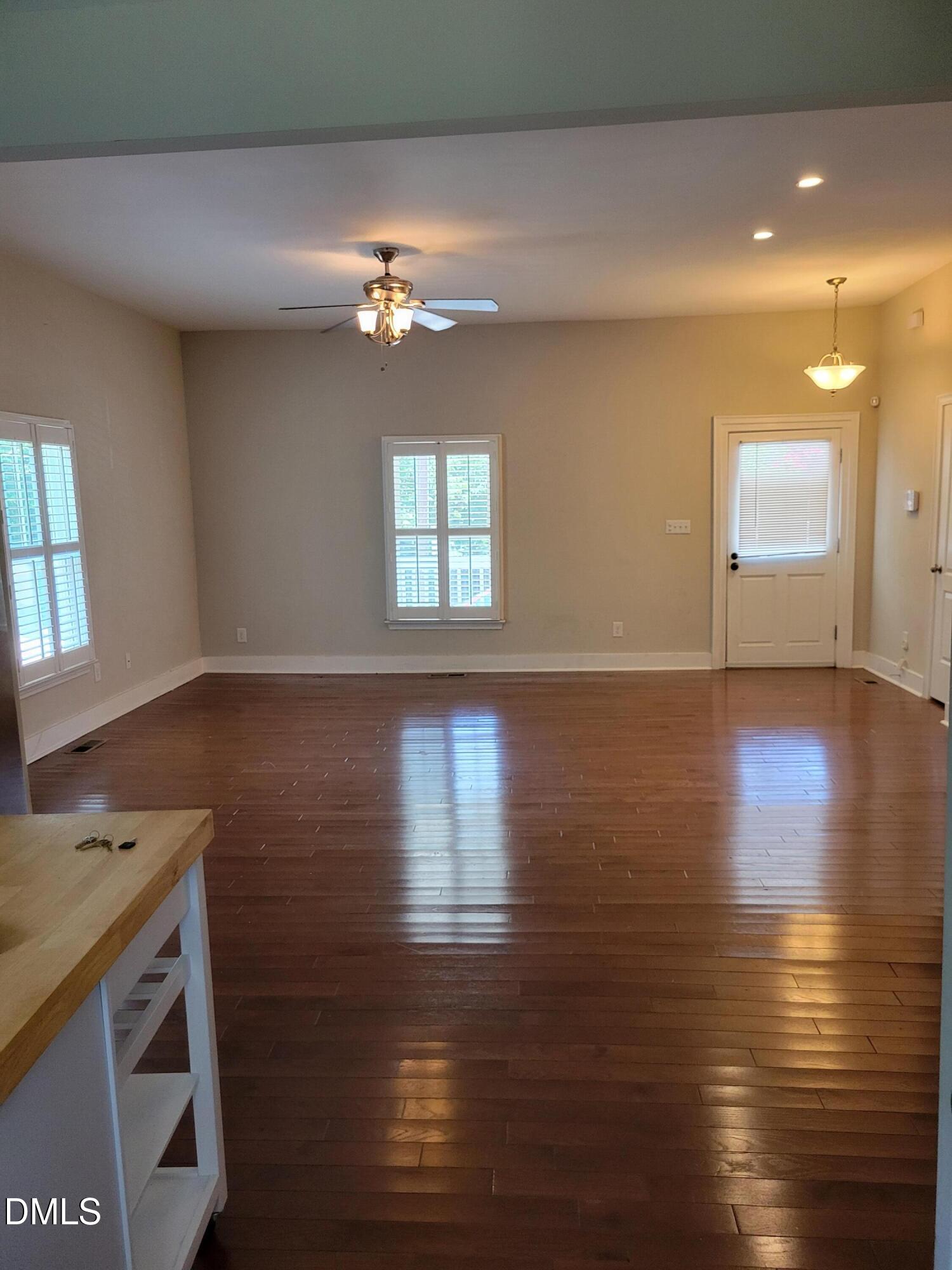 219 E South Street Property Photo 4
