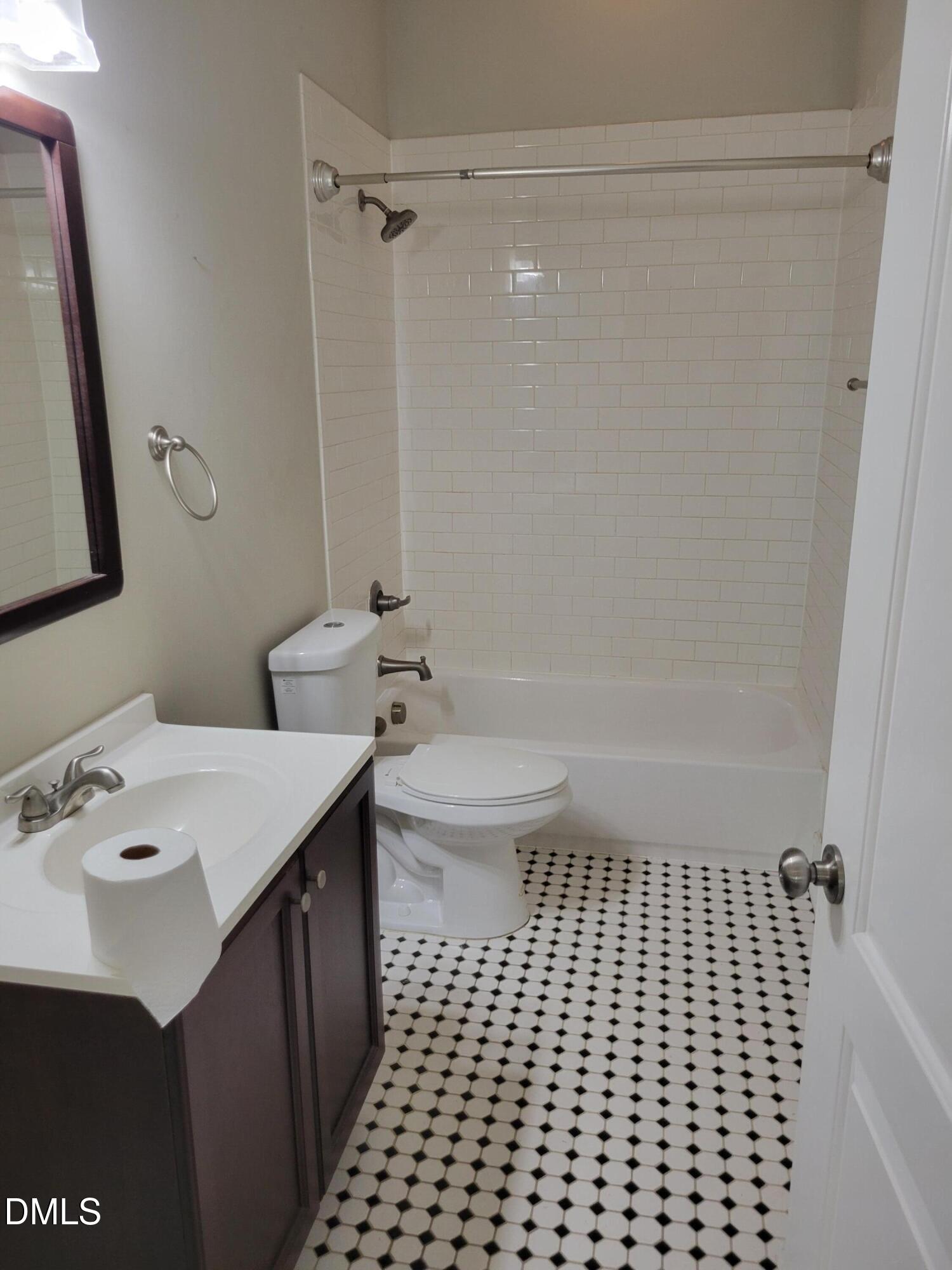 219 E South Street Property Photo 10