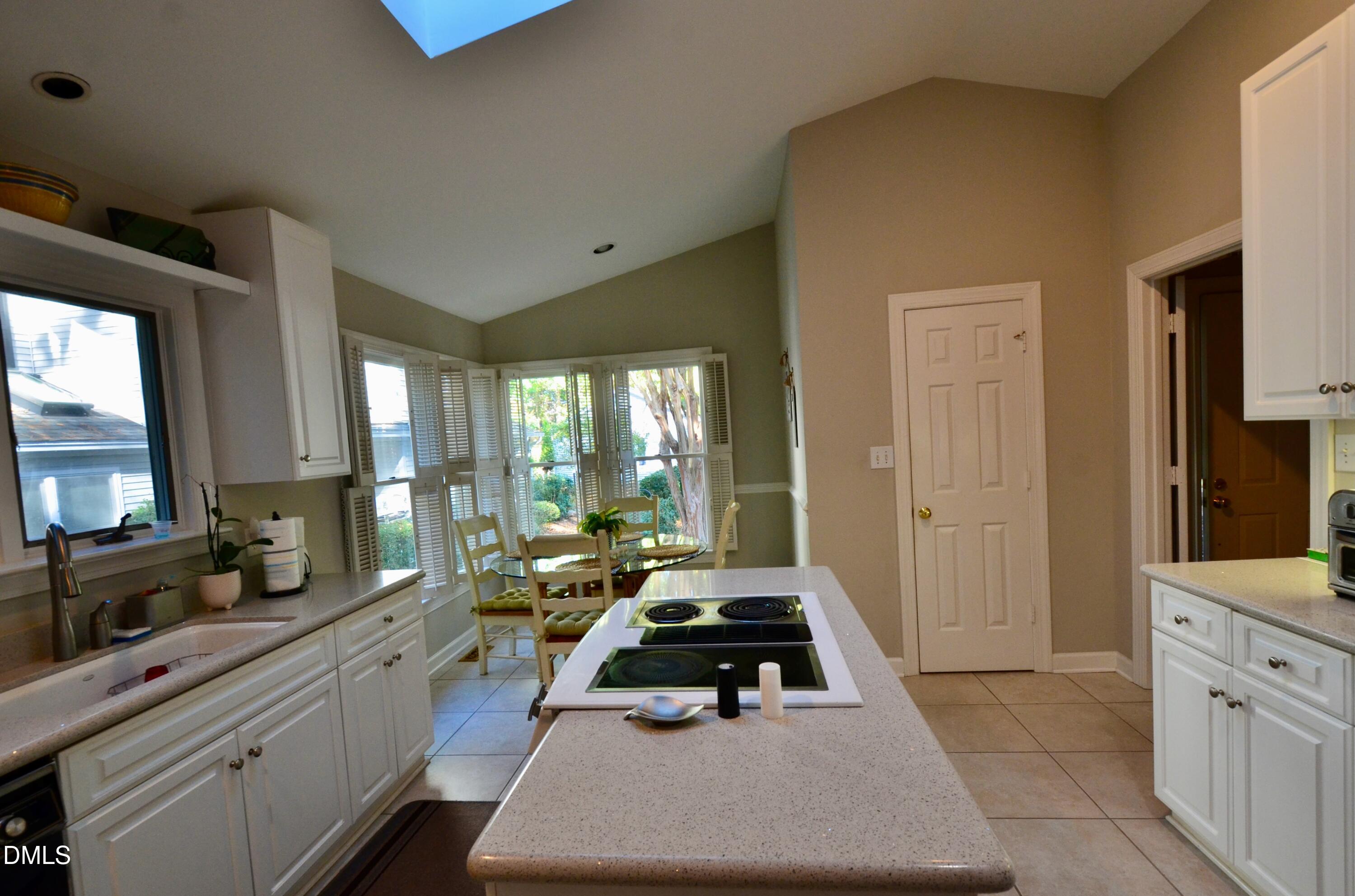 531 Weathersfield Property Photo 3