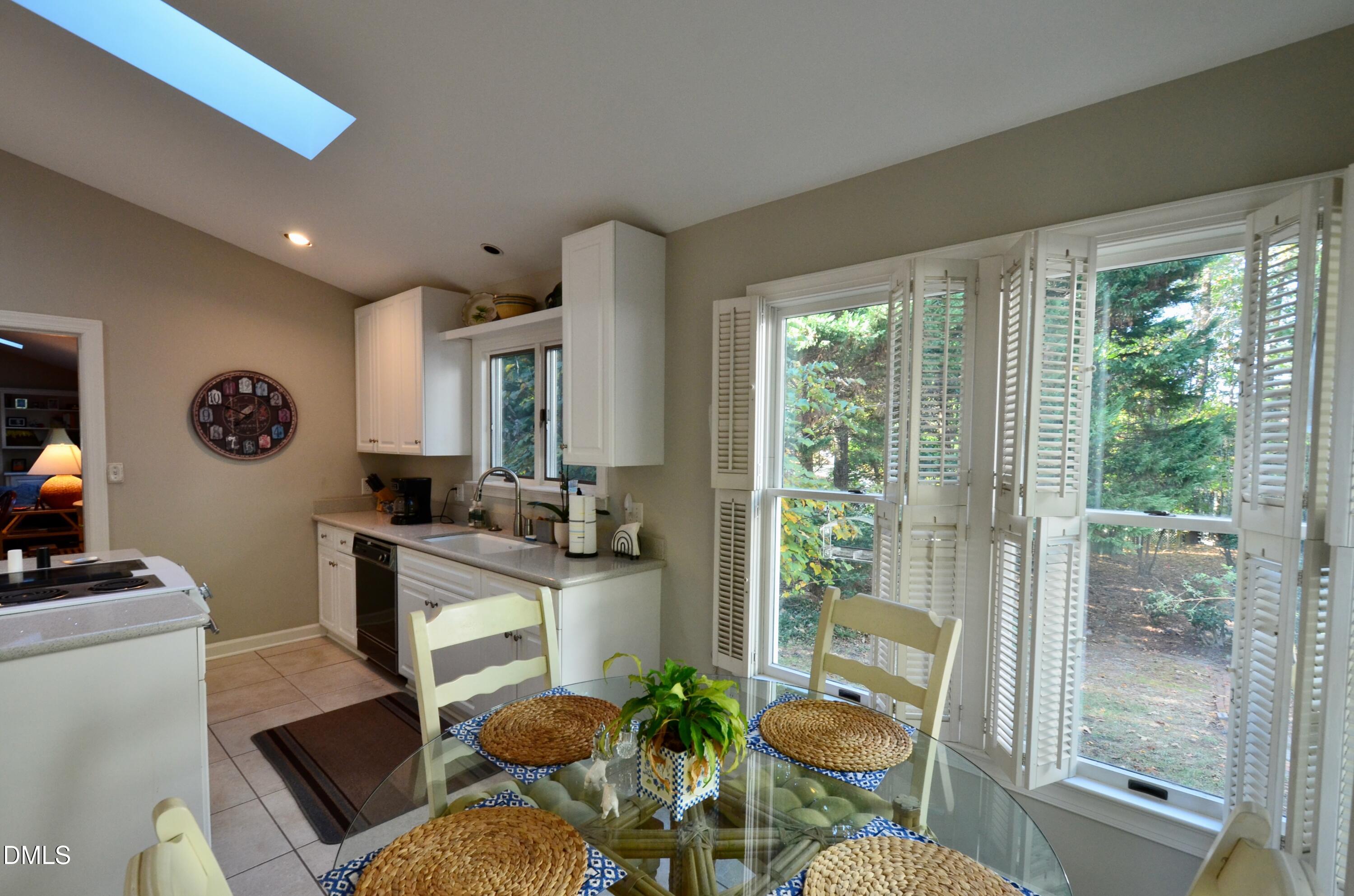 531 Weathersfield Property Photo 4