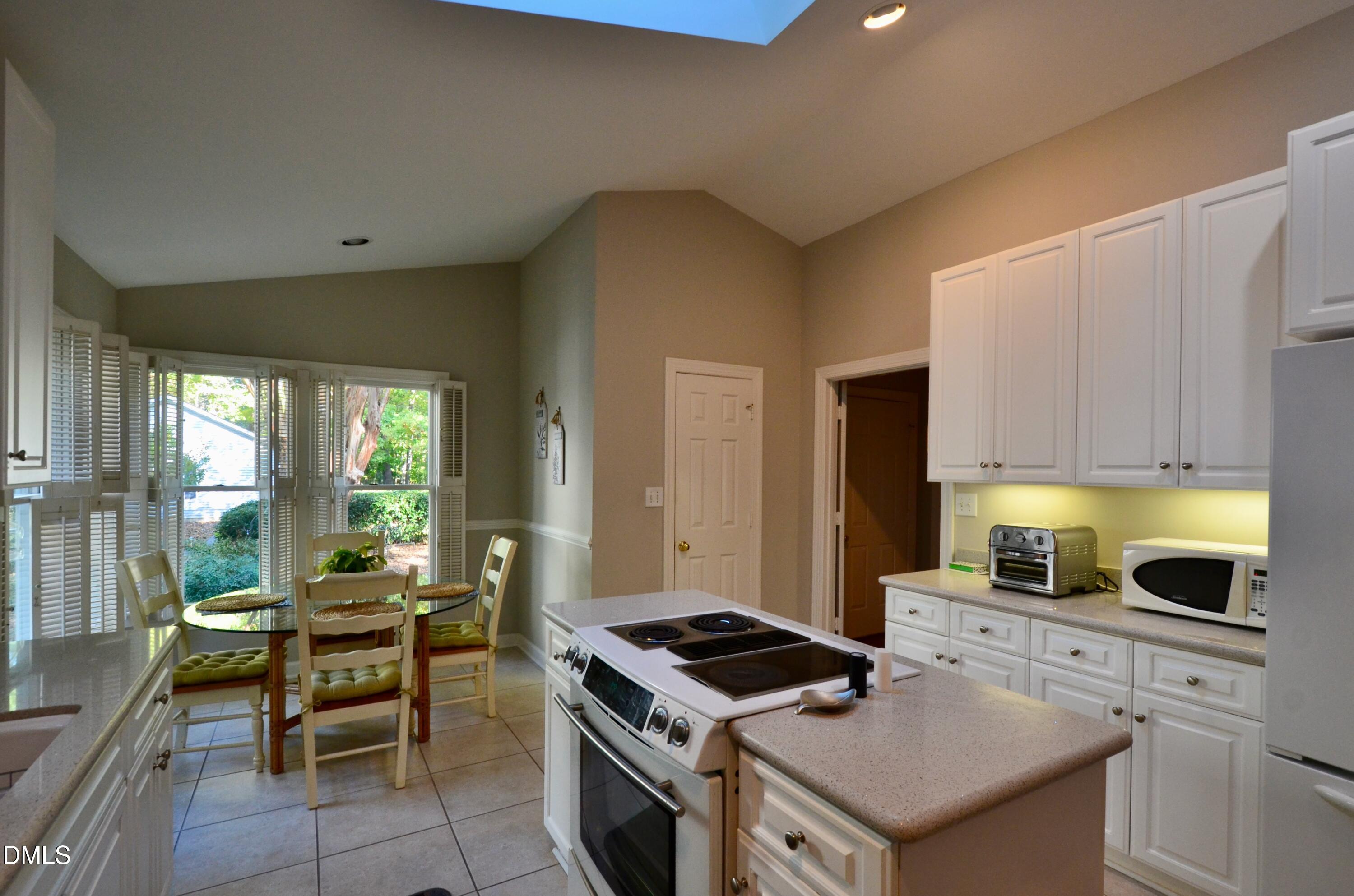 531 Weathersfield Property Photo 5
