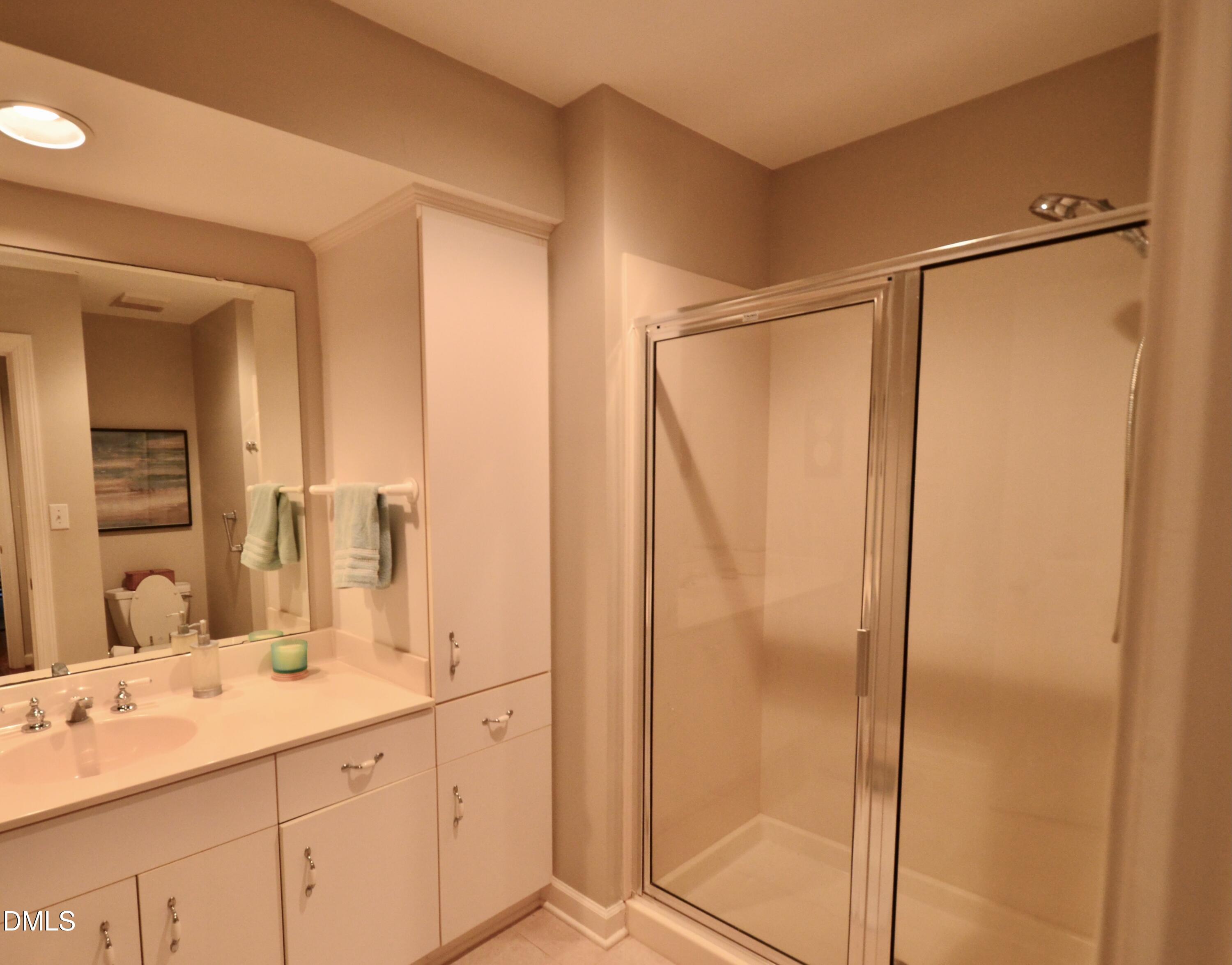 531 Weathersfield Property Photo 8