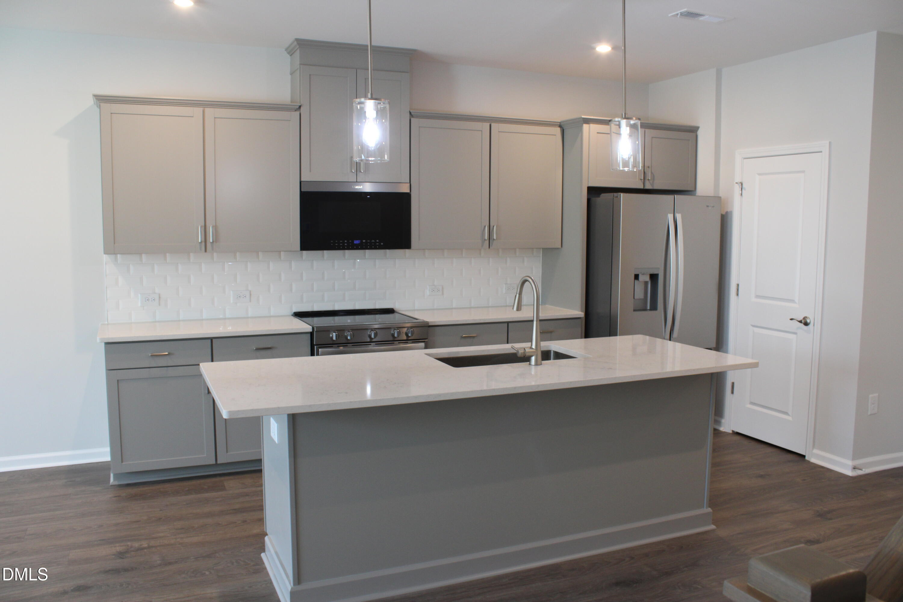 1369 Bessie Court Property Photo 3
