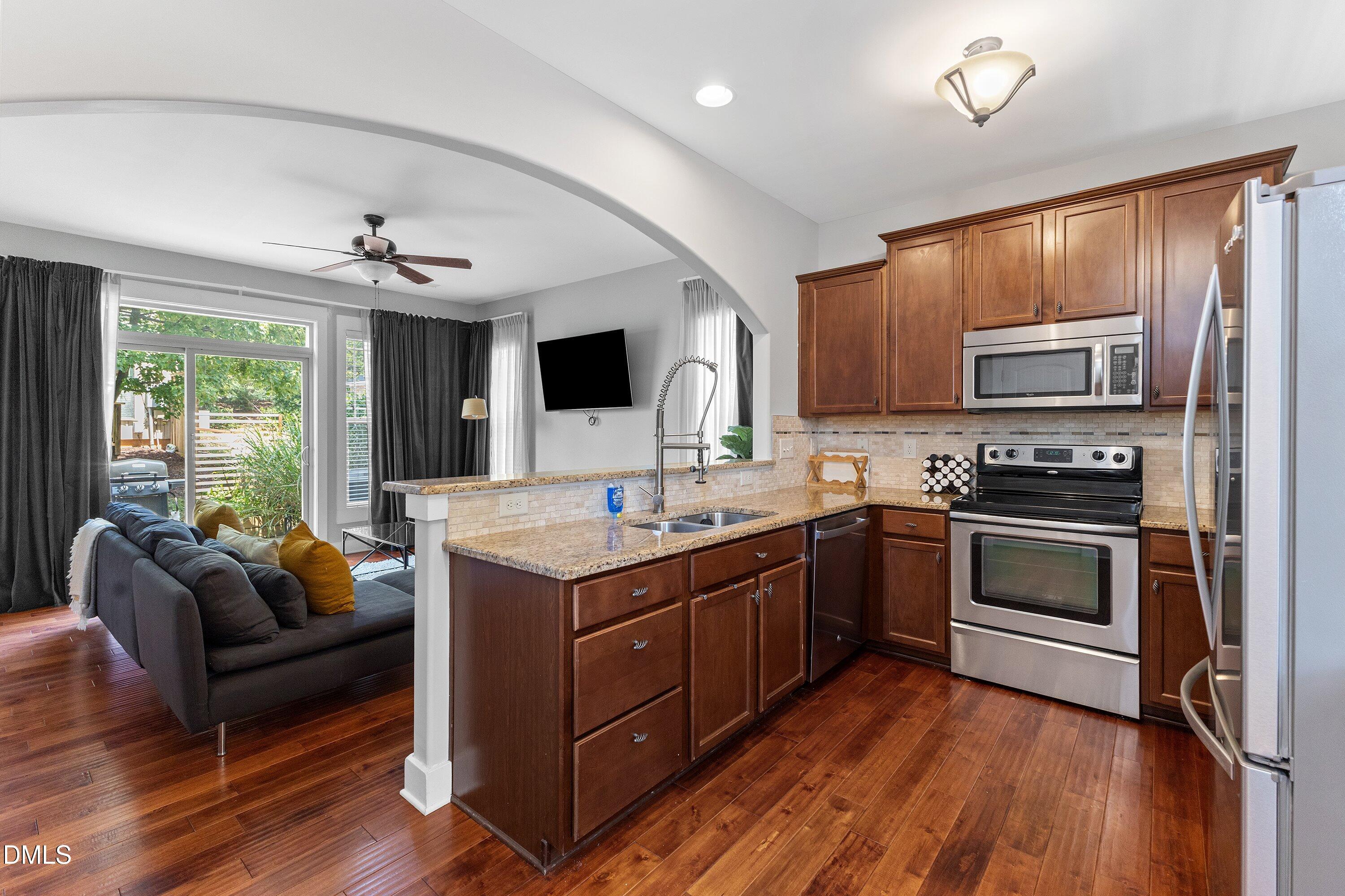 3820 Amelia Park Drive Property Photo 8