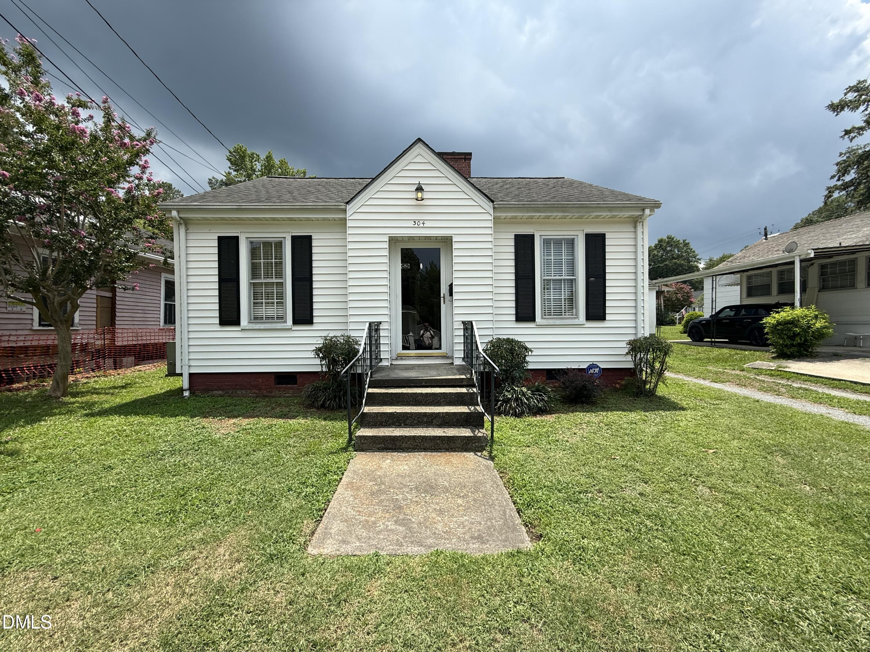 304 E Woodall Street Property Photo 2