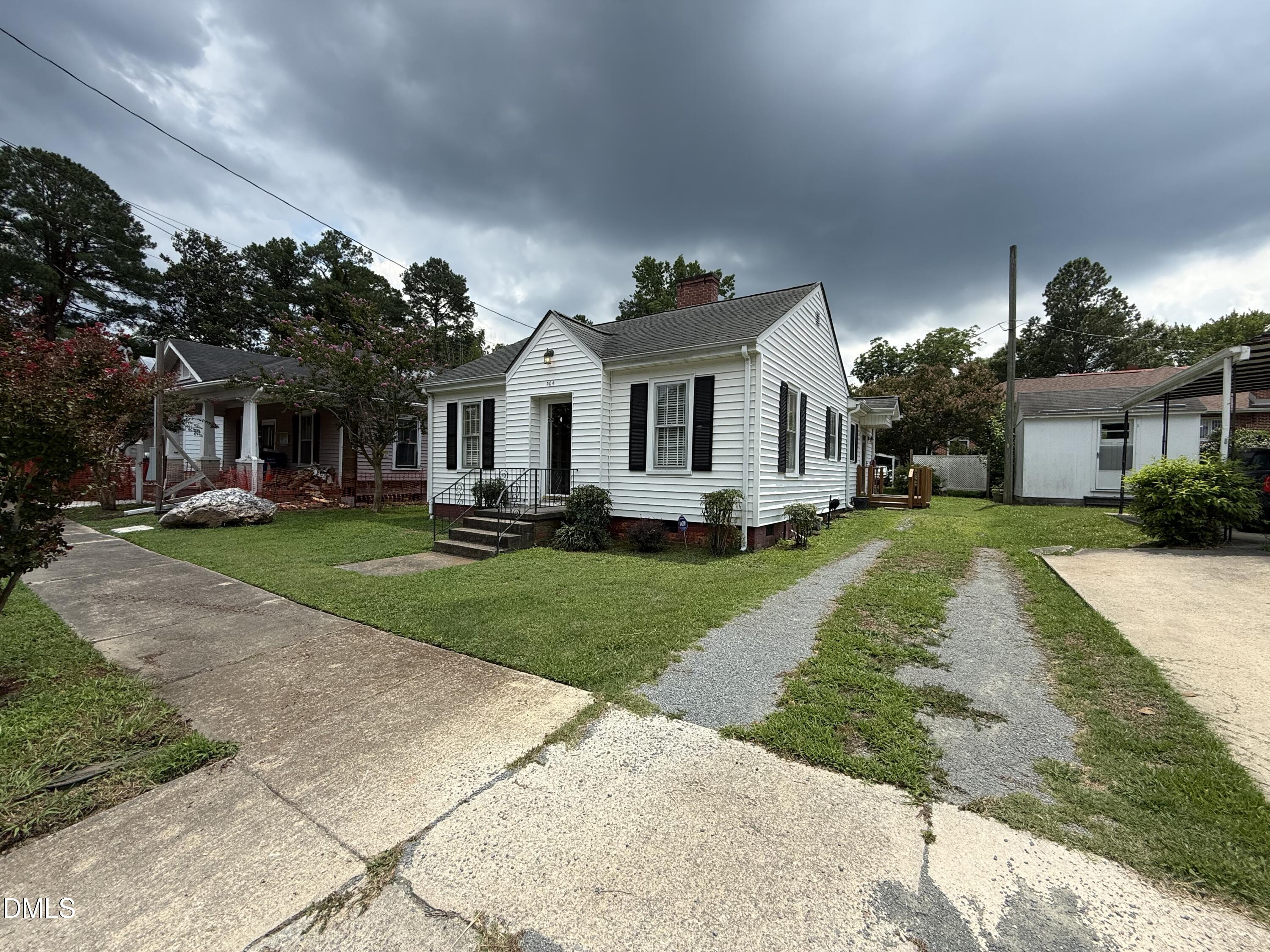 304 E Woodall Street Property Photo 3