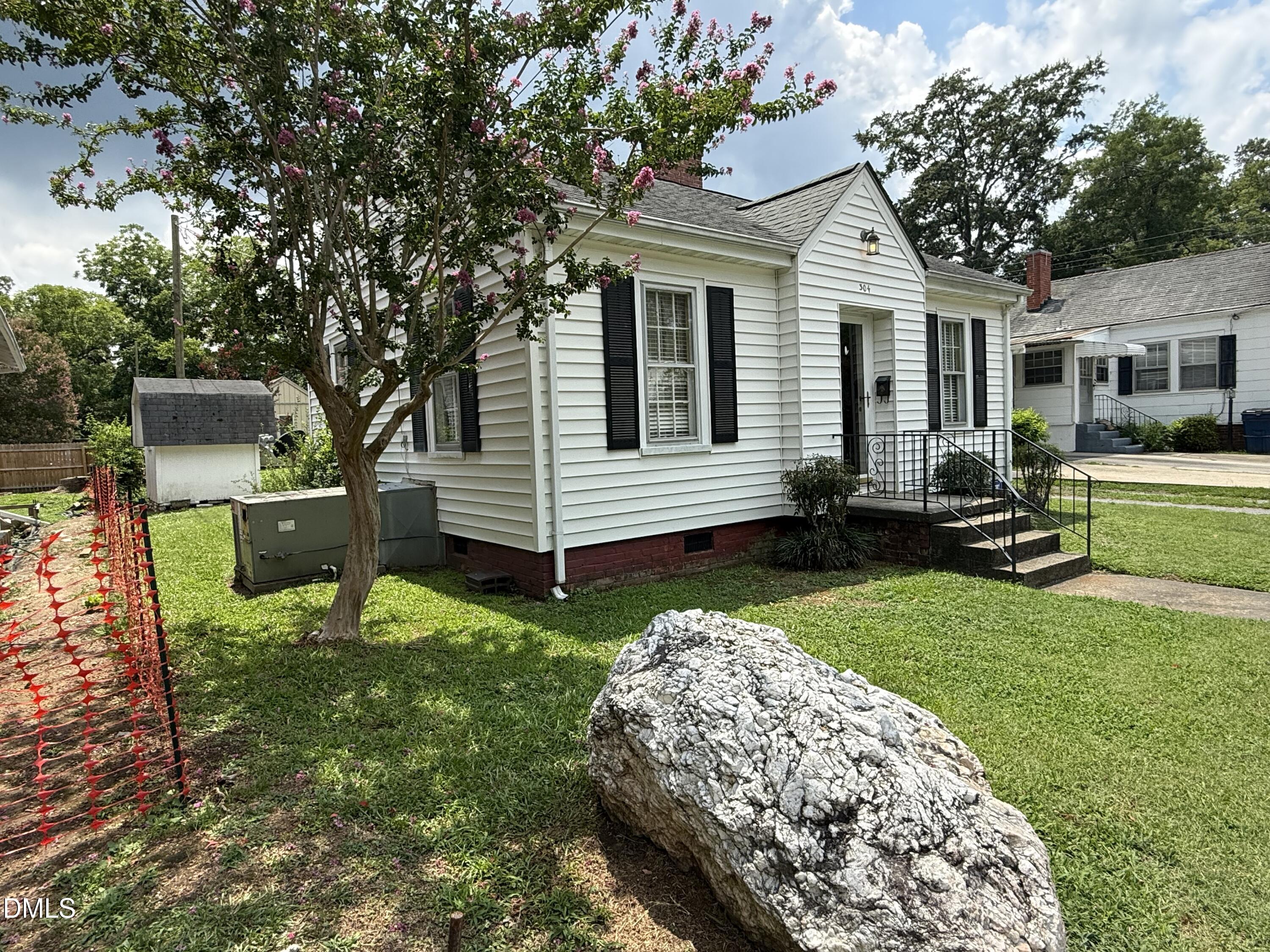 304 E Woodall Street Property Photo 4