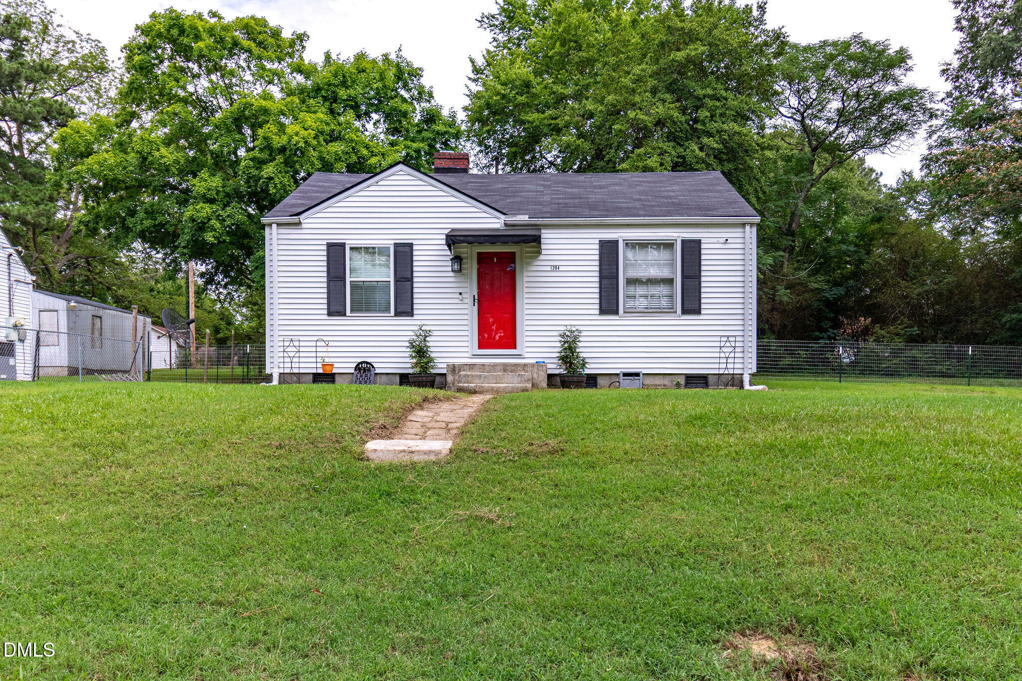 1204 Toisnot Avenue Ne Property Photo 1